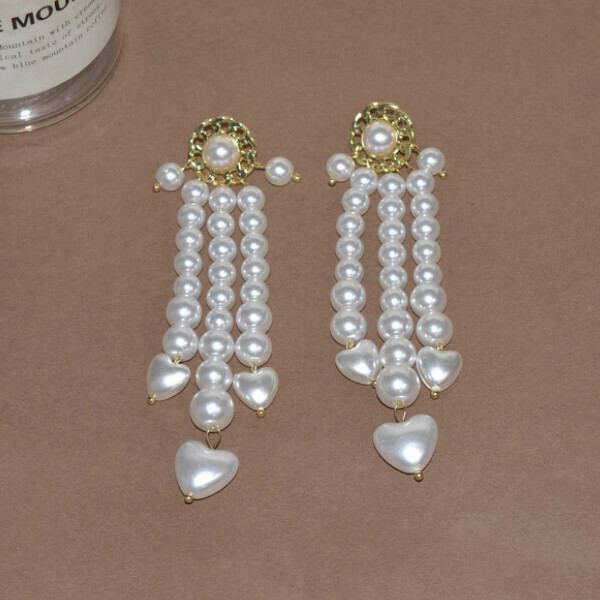Pearls flow ear ornamentation