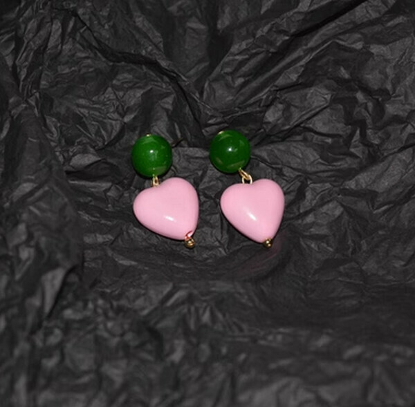 Contrasting pink love the heart