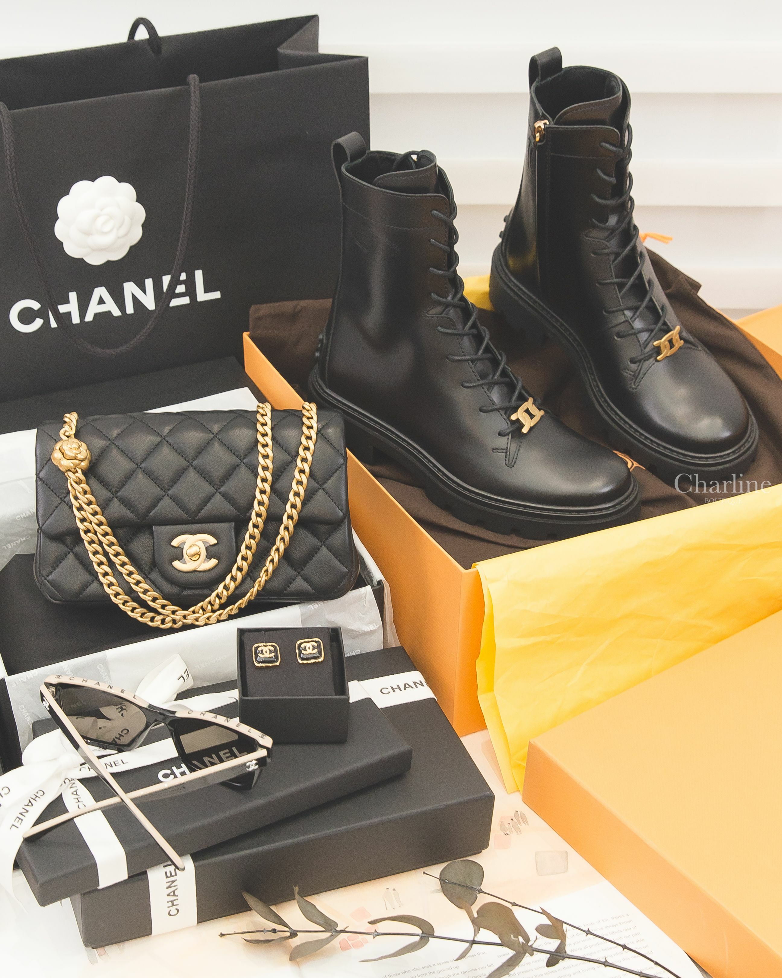 Chanel 黑色拼裸底黑字方型咖啡色鏡片銀CC太陽眼鏡,Tod's 黑色皮革金色鍊條綁帶拉鍊低跟短靴,Chanel 黑底金CC金色邊框方形耳環,黑色金CC金色山茶花鍊帶20cm小羊皮菱格紋手提肩背包-Charline Boutique 精品代購