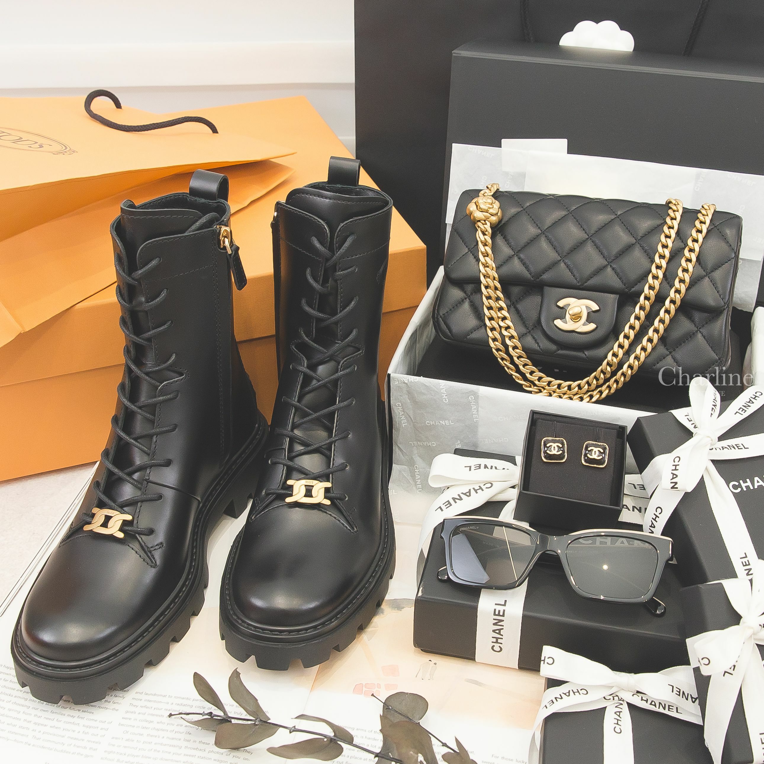 Chanel 黑色拼裸底黑字方型咖啡色鏡片銀CC太陽眼鏡,Tod's 黑色皮革金色鍊條綁帶拉鍊低跟短靴,Chanel 黑底金CC金色邊框方形耳環,黑色金CC金色山茶花鍊帶20cm小羊皮菱格紋手提肩背包-Charline Boutique 精品代購
