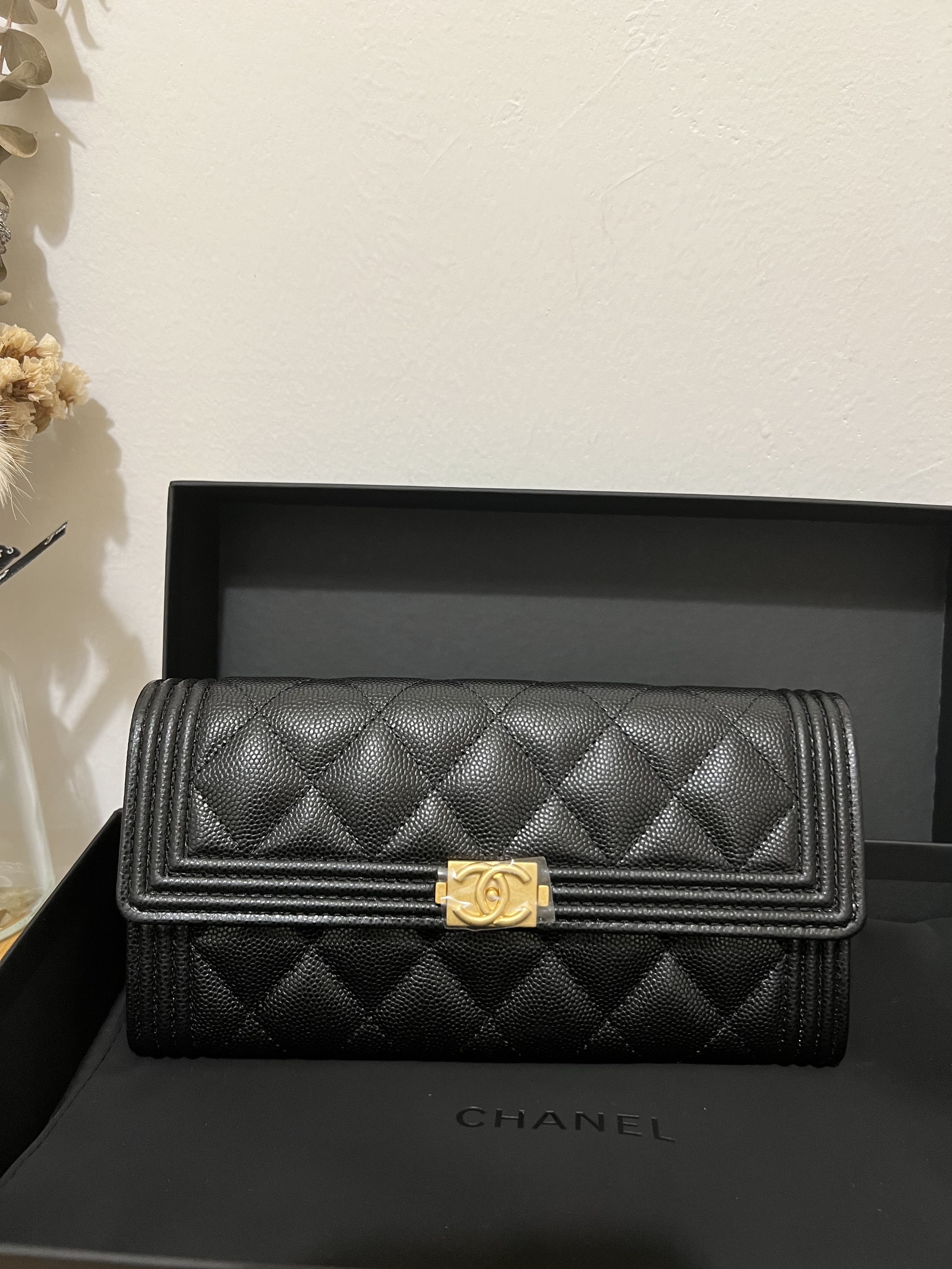 *Unused* Chanel boy long wallet