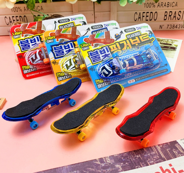 手指滑板迷你游戏（颜色随机）