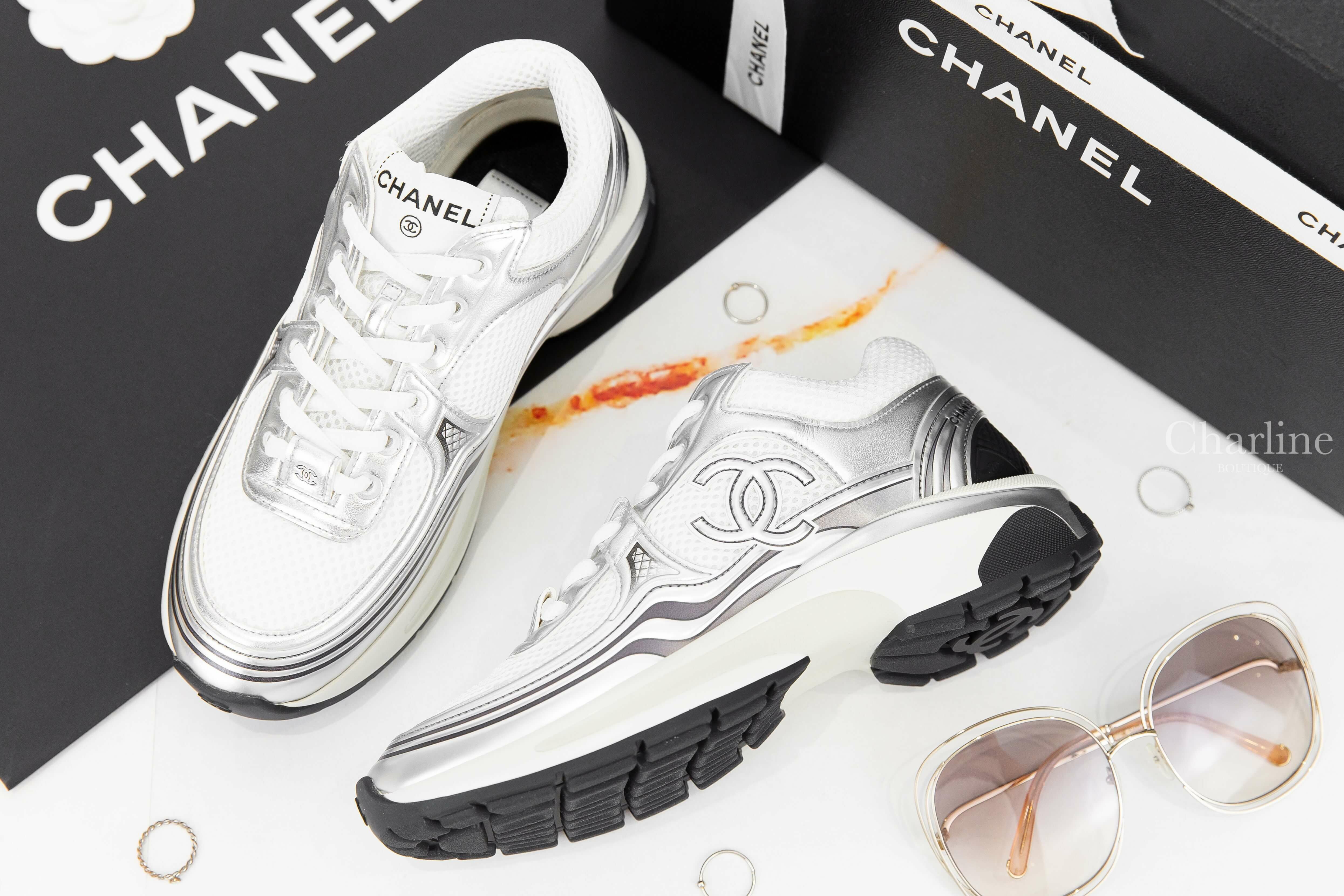 Chanel Trainers 白色網狀布面拼銀CC黑色字母黑尾運動鞋-Charline Boutique 精品代購