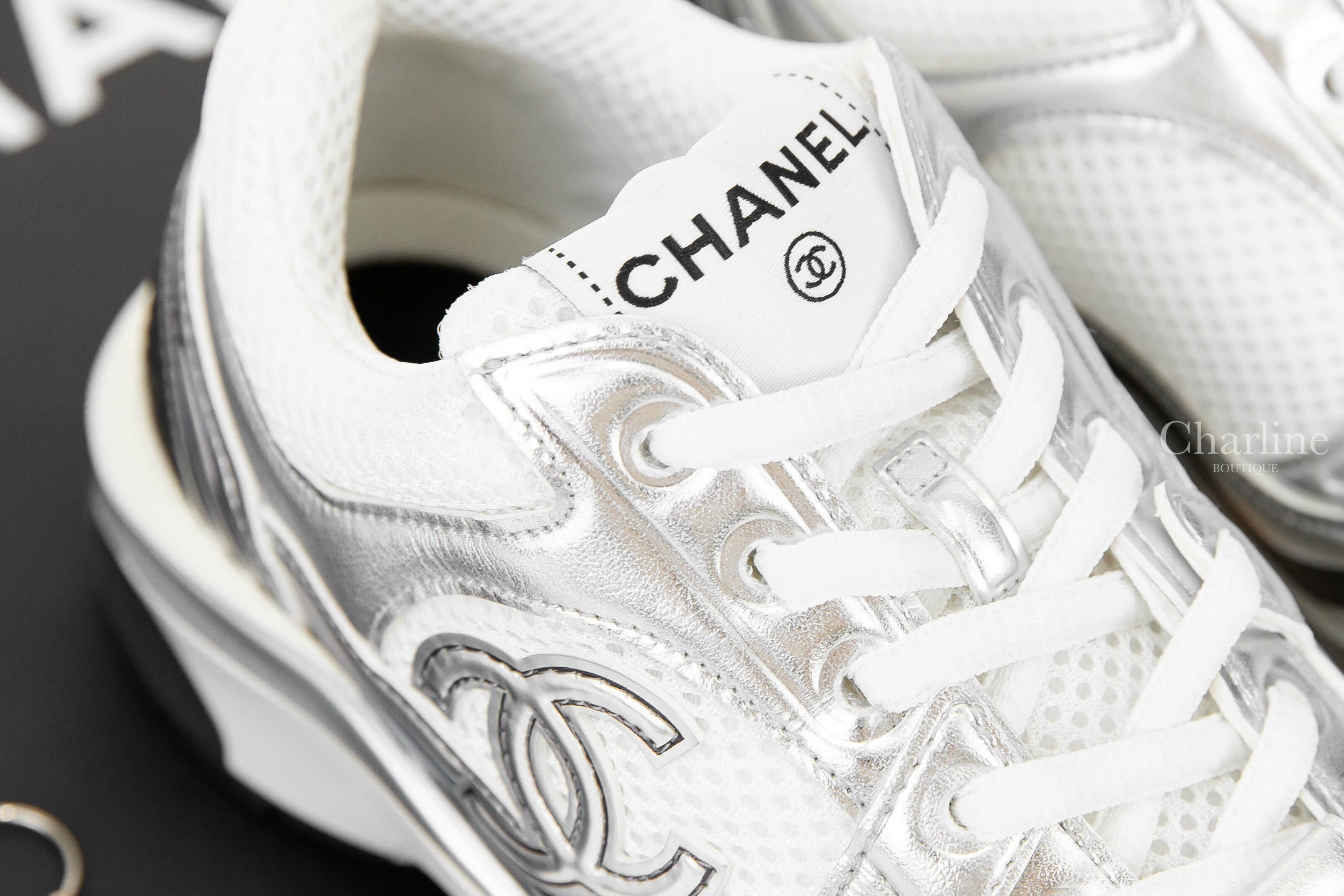 Chanel Trainers 白色網狀布面拼銀CC黑色字母黑尾運動鞋