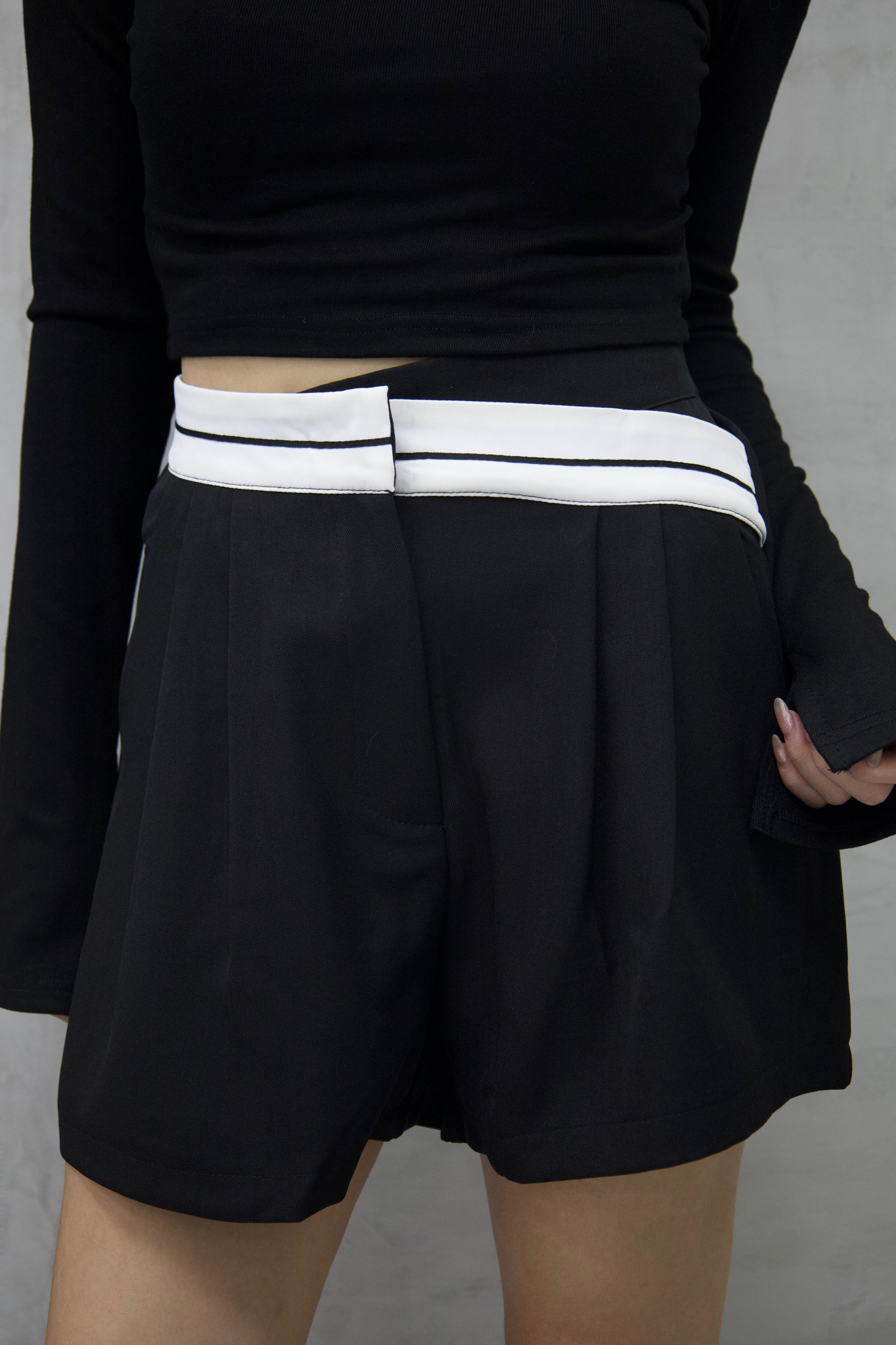 斜褲頭西裝短褲