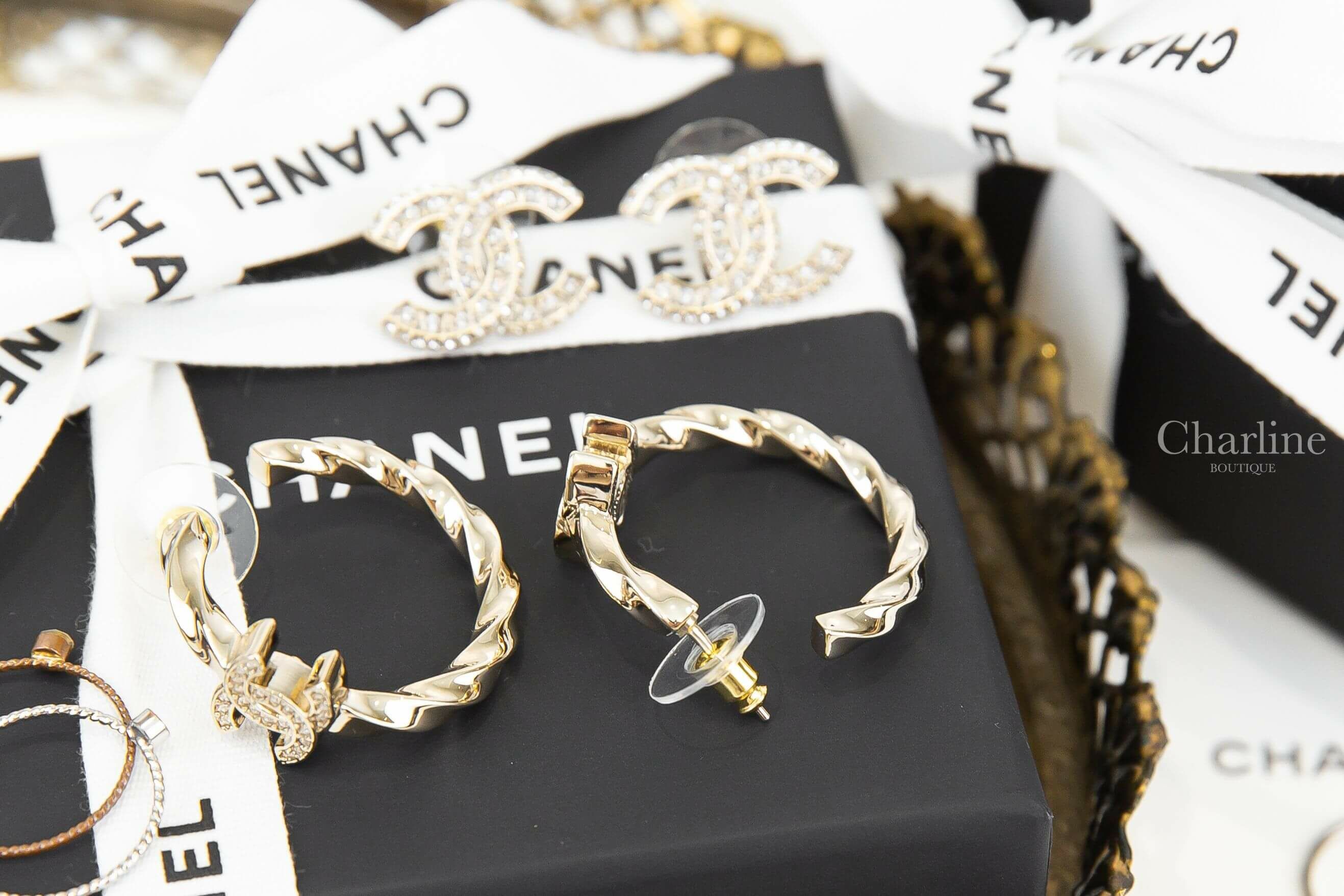 Chanel Earrings 金色條紋水鑽CC圈型耳環-Charline Boutique 精品代購