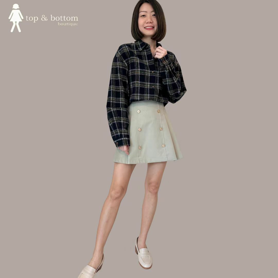 BUTTON PLEATED SHORT SKIRT