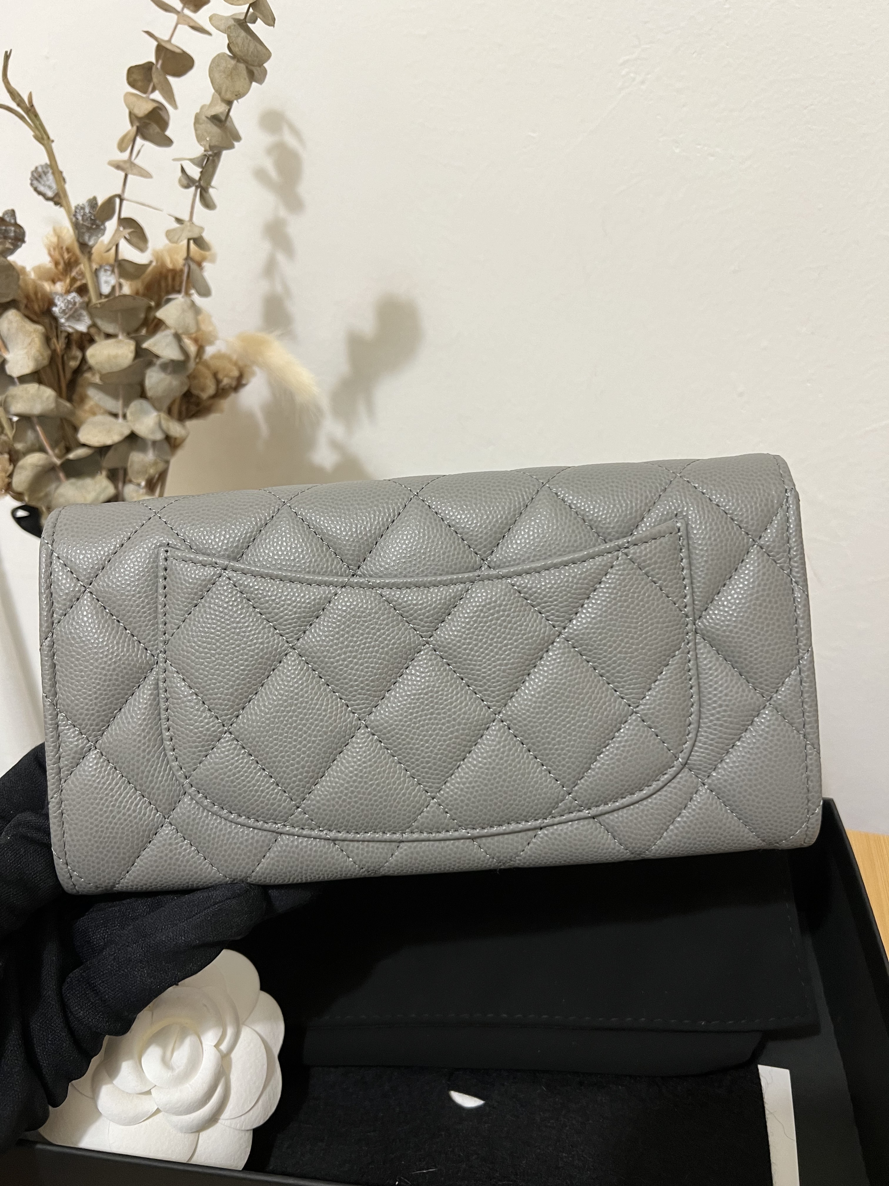 *Unused* Chanel long wallet caviar (grey)