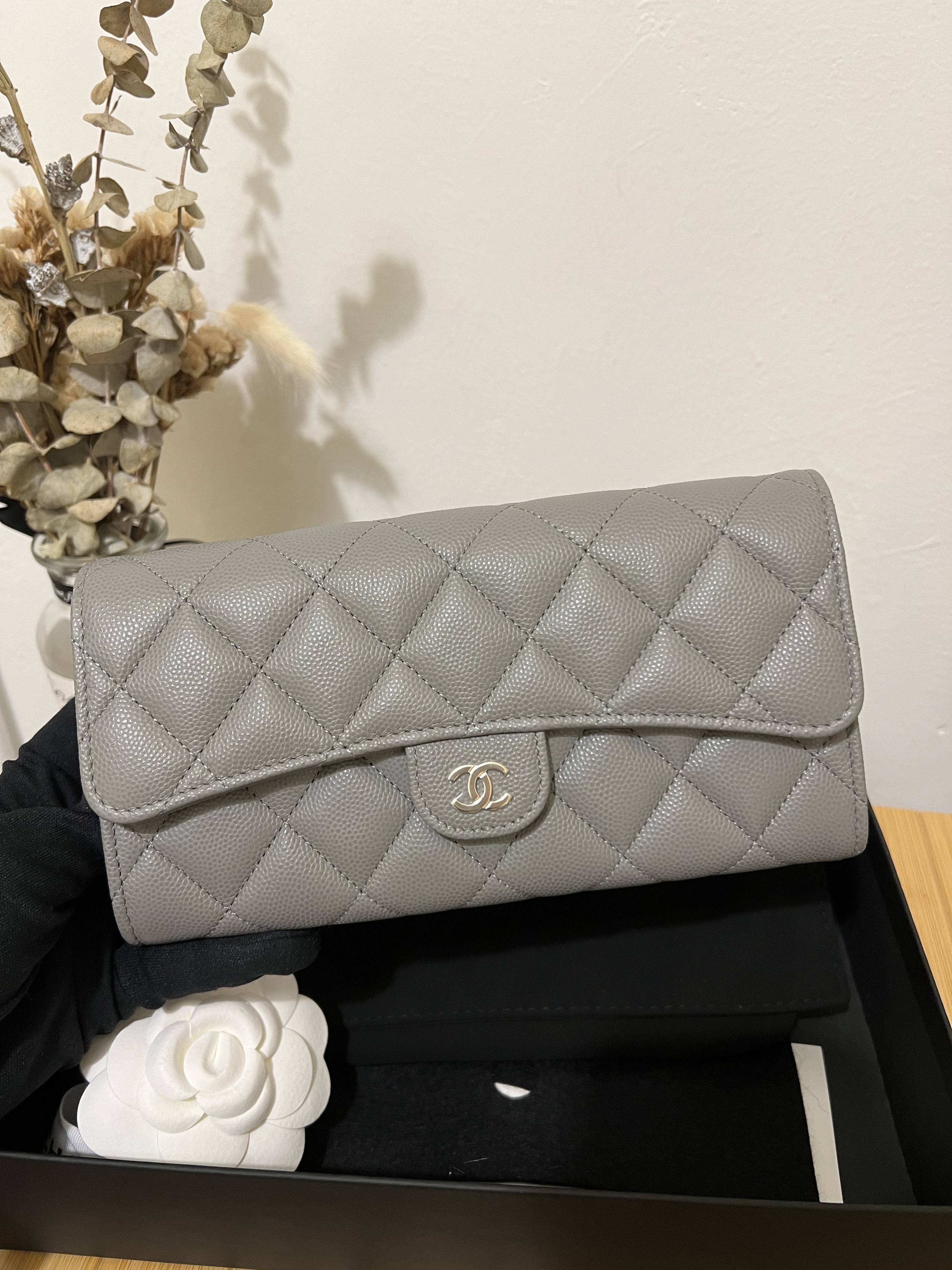 *Unused* Chanel long wallet caviar (grey)