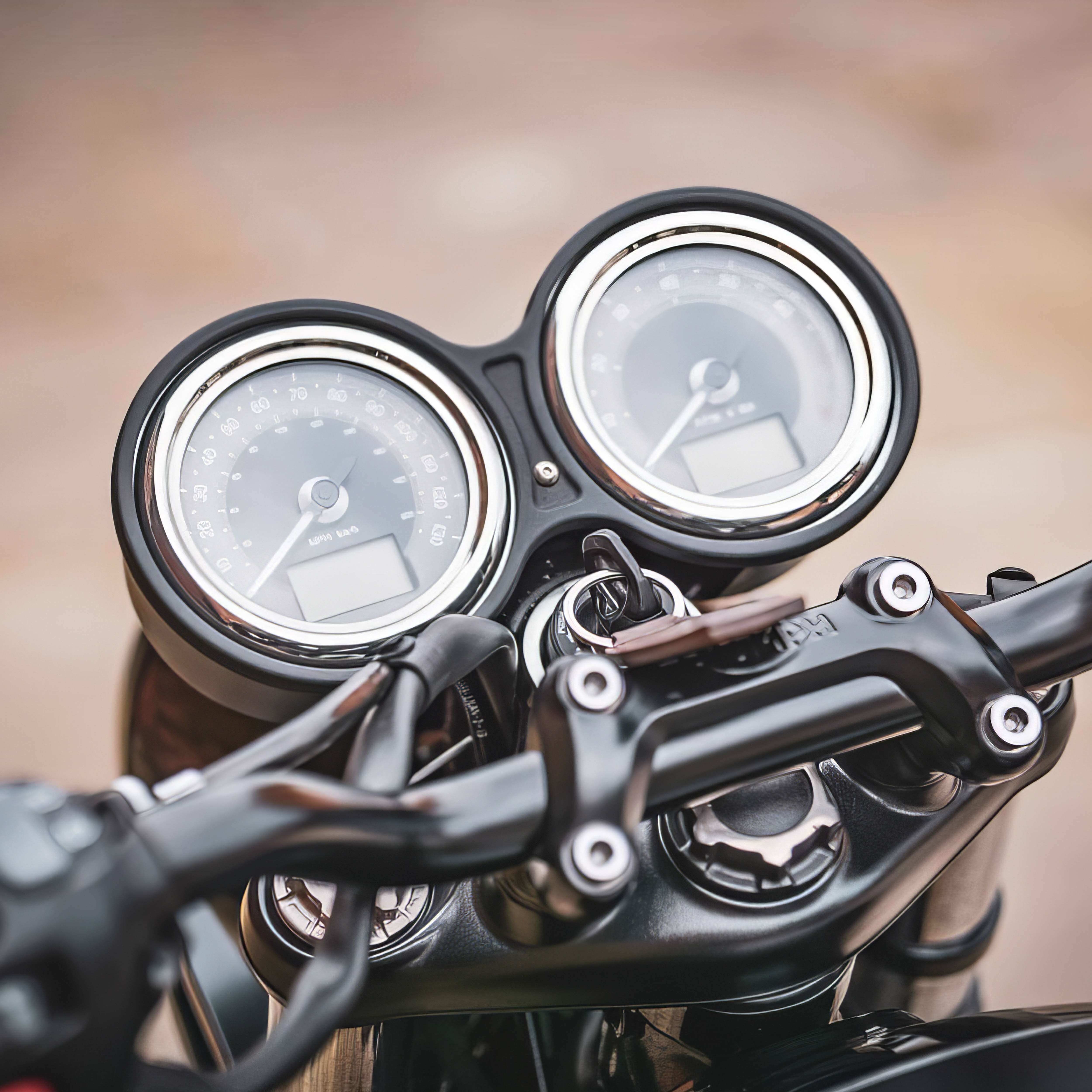 Motone The Speed Cuff - Speedo Cover - T120/T100/Speed Twin/Thruxton - BLACK