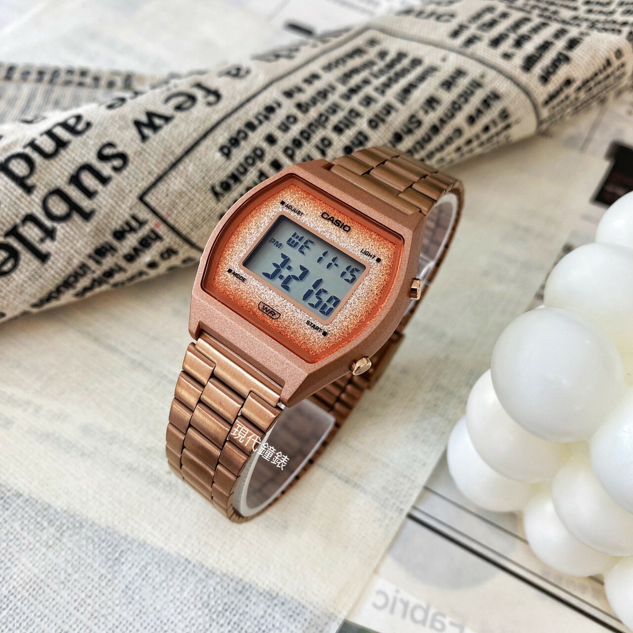 【CASIO 卡西歐】復古耀眼玫瑰金電子錶B640WCG-5 35mm 現代鐘錶