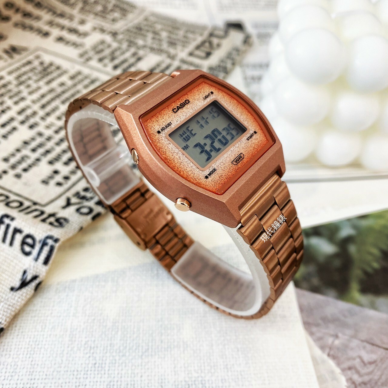 【CASIO 卡西歐】復古耀眼玫瑰金電子錶B640WCG-5 35mm 現代鐘錶