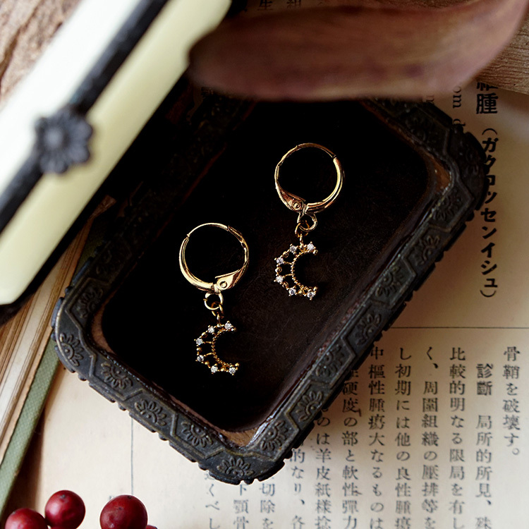 藏寶盒 · 月亮 – 耳環