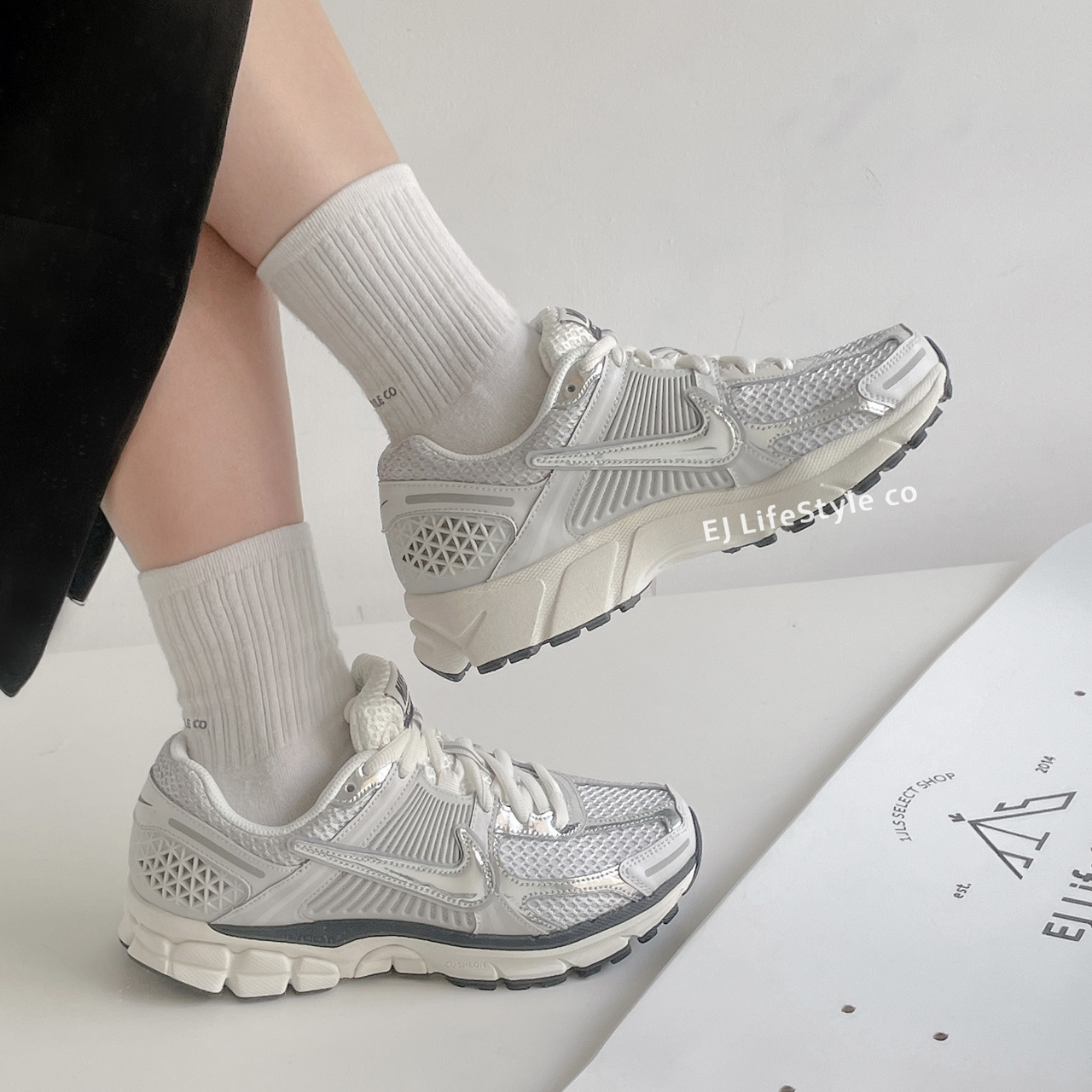 NIKE ZOOM VOMERO 5 銀色液態銀Y2K 千禧年女鞋FD0884-025 / 預購