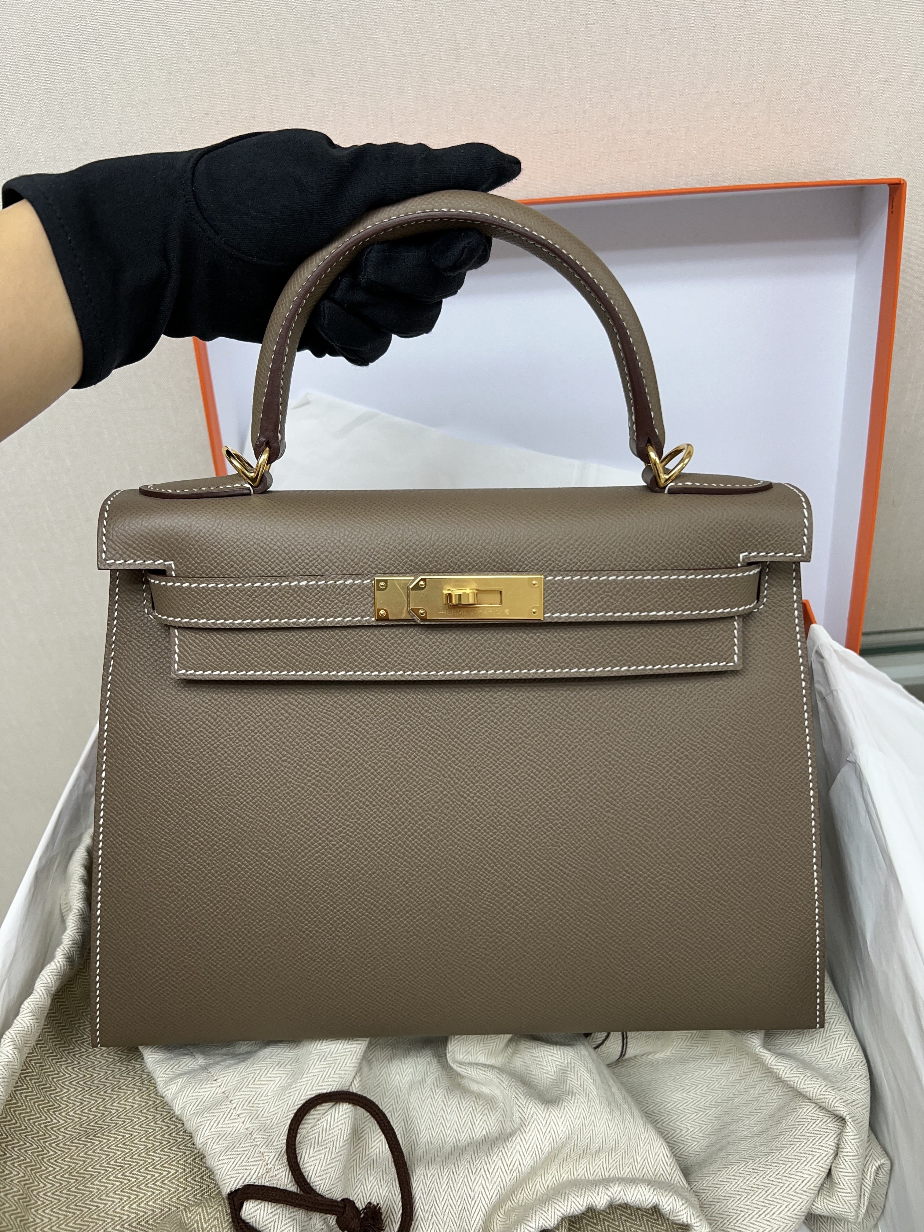 *Unused* Hermes Kelly 28 / Etoupe/ Epsom/ Stamp B
