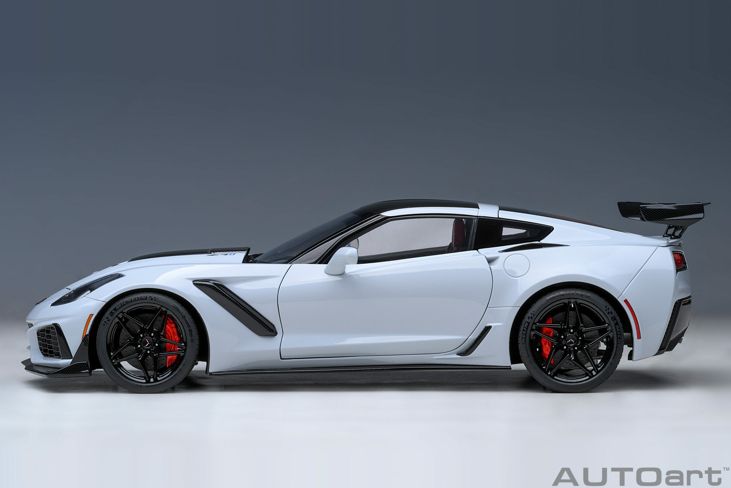 1/18 AUTOART Chevrolet Corvette C7 ZR1 (Ceramic Matrix Grey Metallic) (71277)