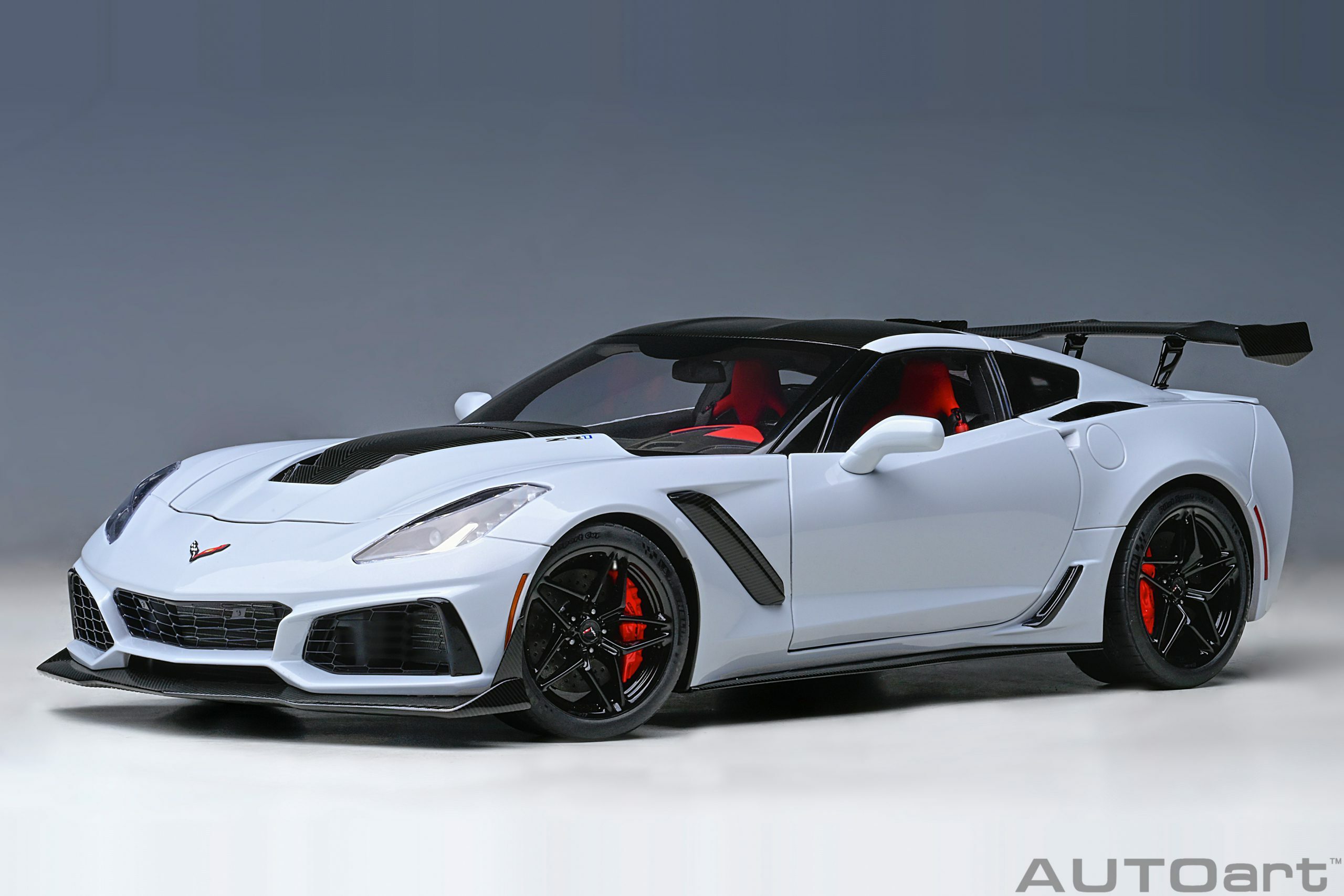 1/18 AUTOART Chevrolet Corvette C7 ZR1 (Ceramic Matrix Grey Metallic) (71277)