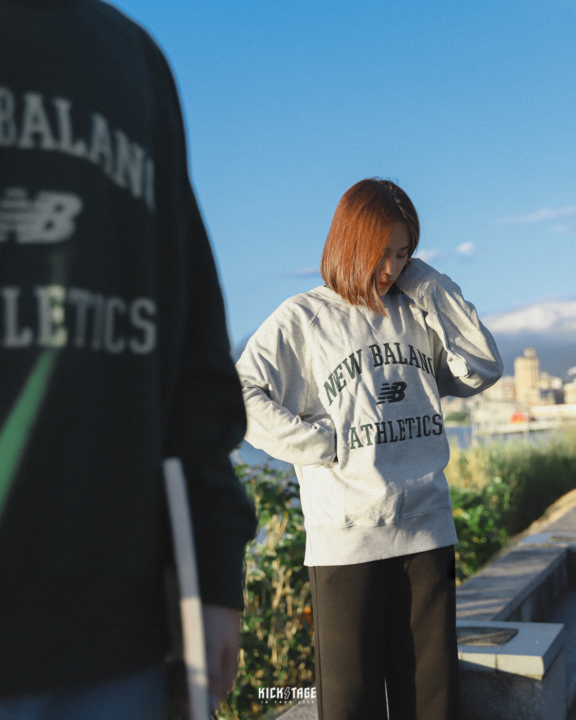 **特價商品售出不退換**New Balance Athletics Varsity Fleece Crewneck Chain Stich 灰 綠 鎖鏈刺繡 毛線圈 長袖 衛衣【AMT33550】