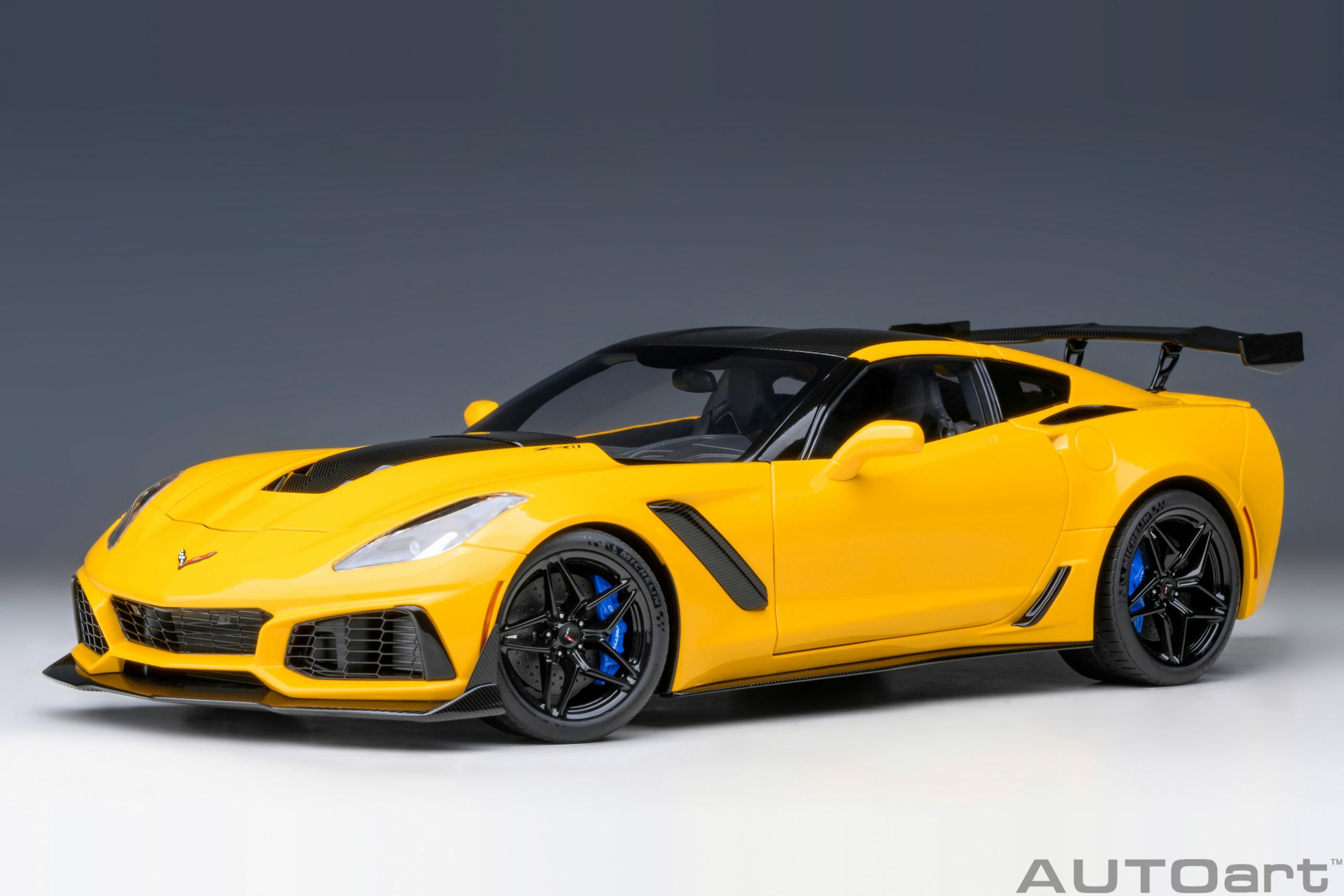 1/18 AUTOART Chevrolet Corvette C7 ZR1 (Corvette Racing Yellow Tintcoat) (71278)