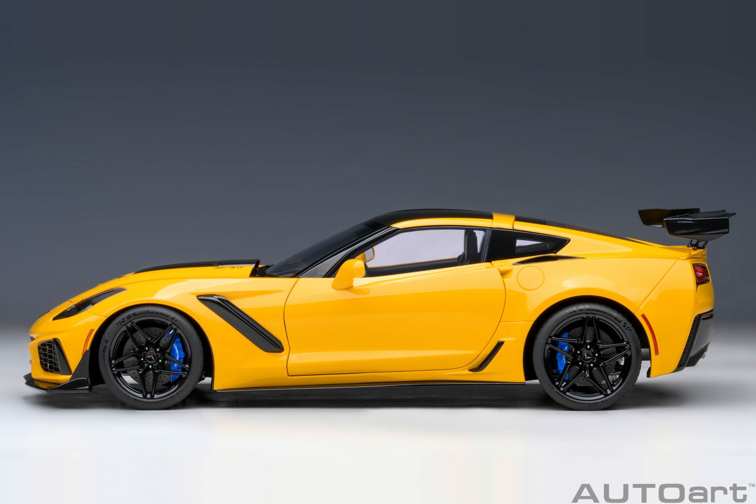 1/18 AUTOART Chevrolet Corvette C7 ZR1 (Corvette Racing Yellow Tintcoat) (71278)