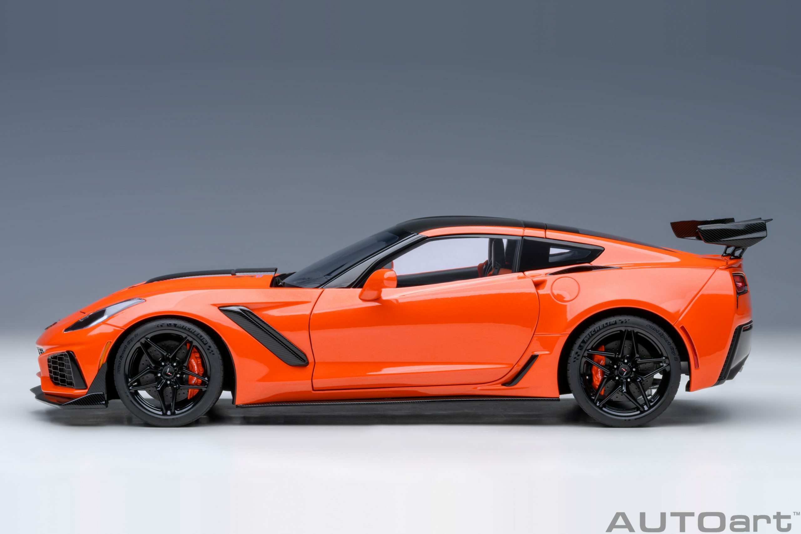 1/18 AUTOART Chevrolet Corvette C7 ZR1 (Sebring Orange Tintcoat) (71279)