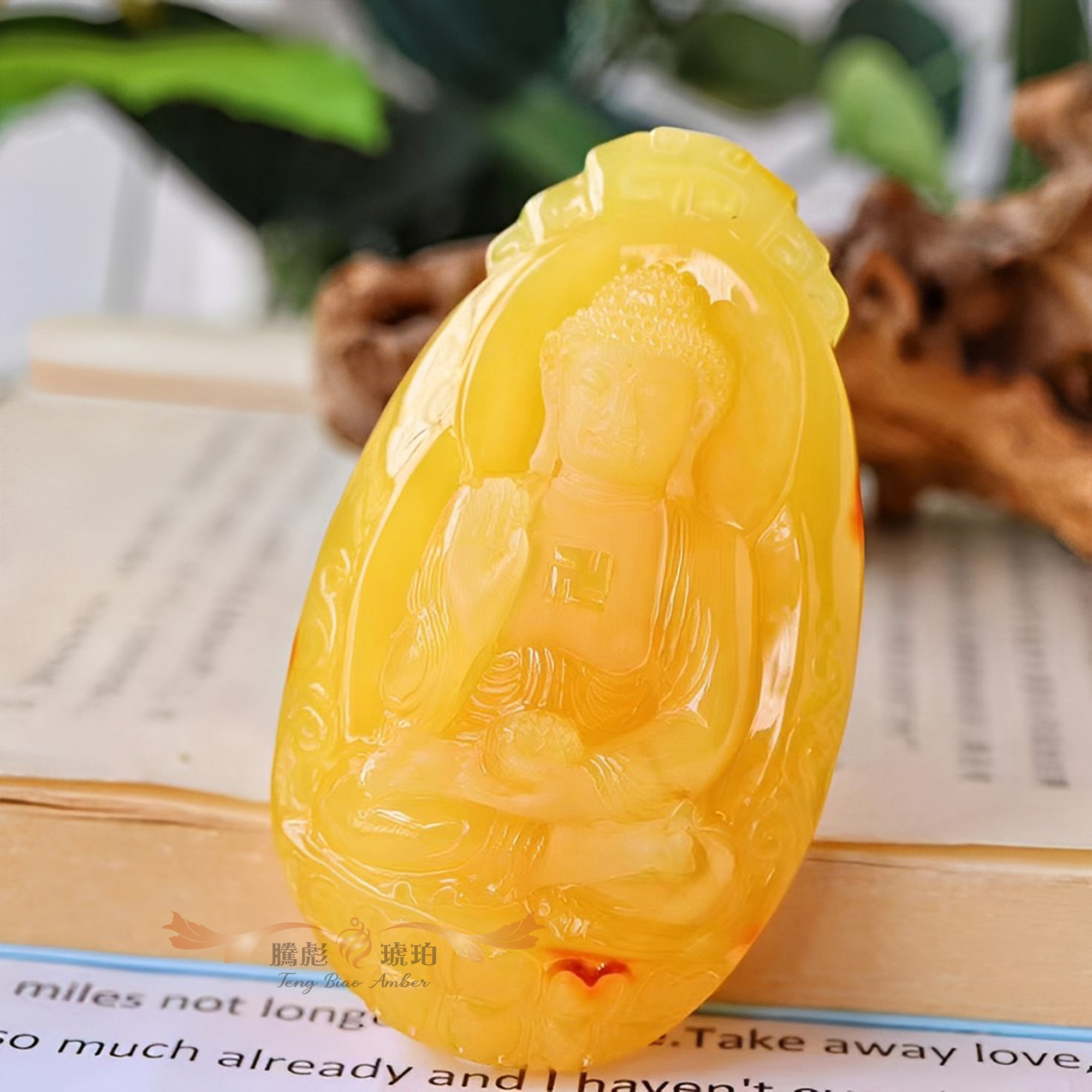 收藏款3A天然波羅的海雞油黃蜜蠟阿彌陀佛掛牌—巧匠精雕