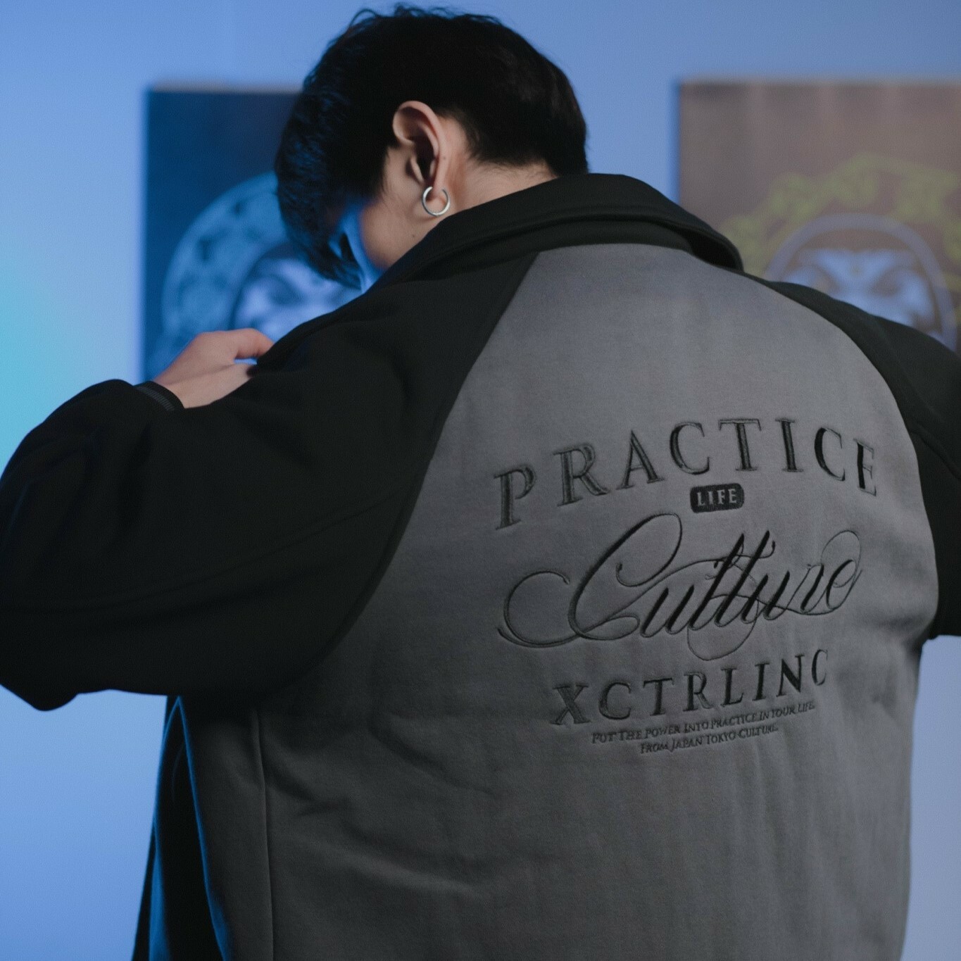 XCTRL 復古刺繡棒球外套-黑