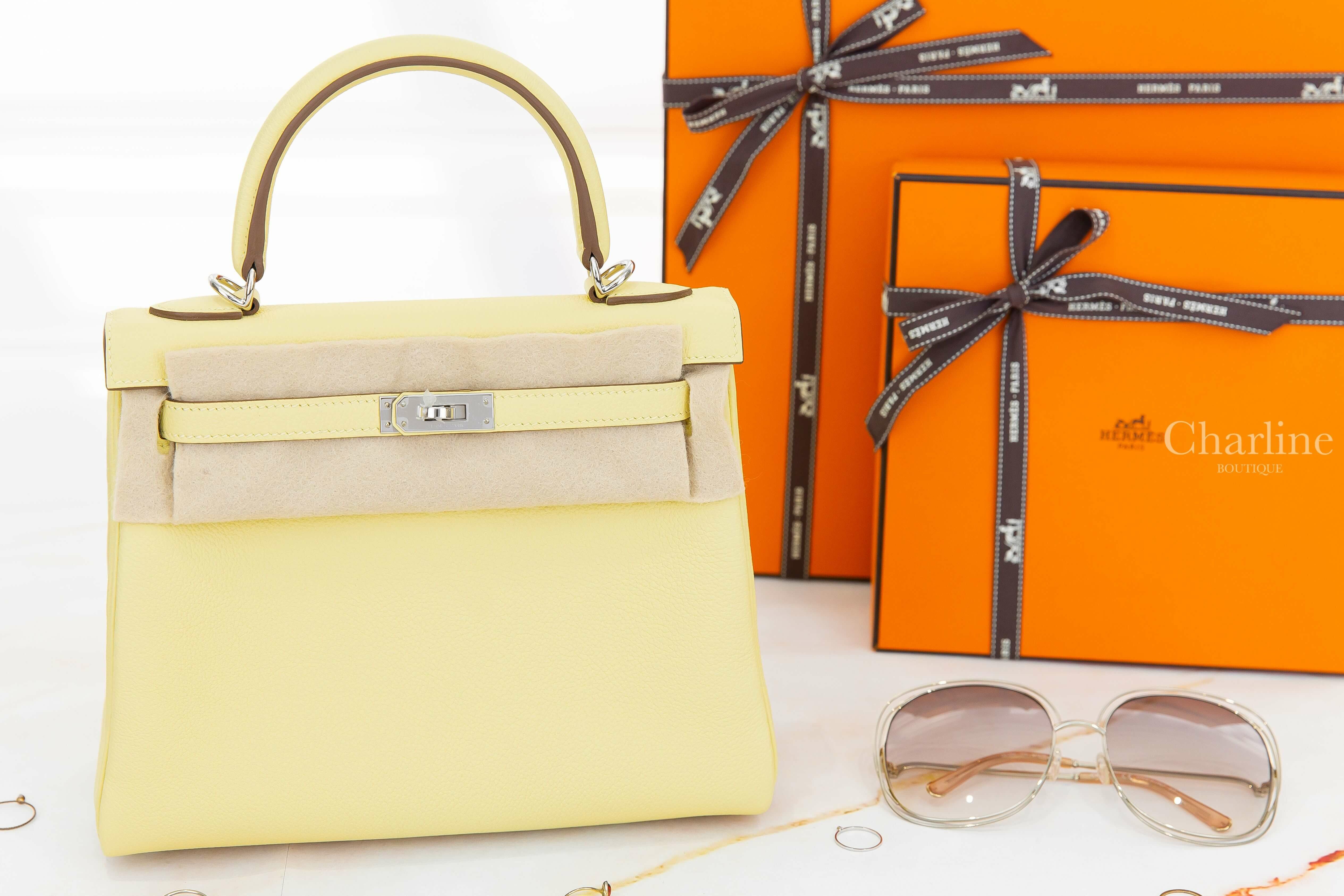 Hermès Kelly 25cm 1Z Jaune Poussin Togo B刻小雞黃銀釦凱莉包-Charline Boutique 精品代購