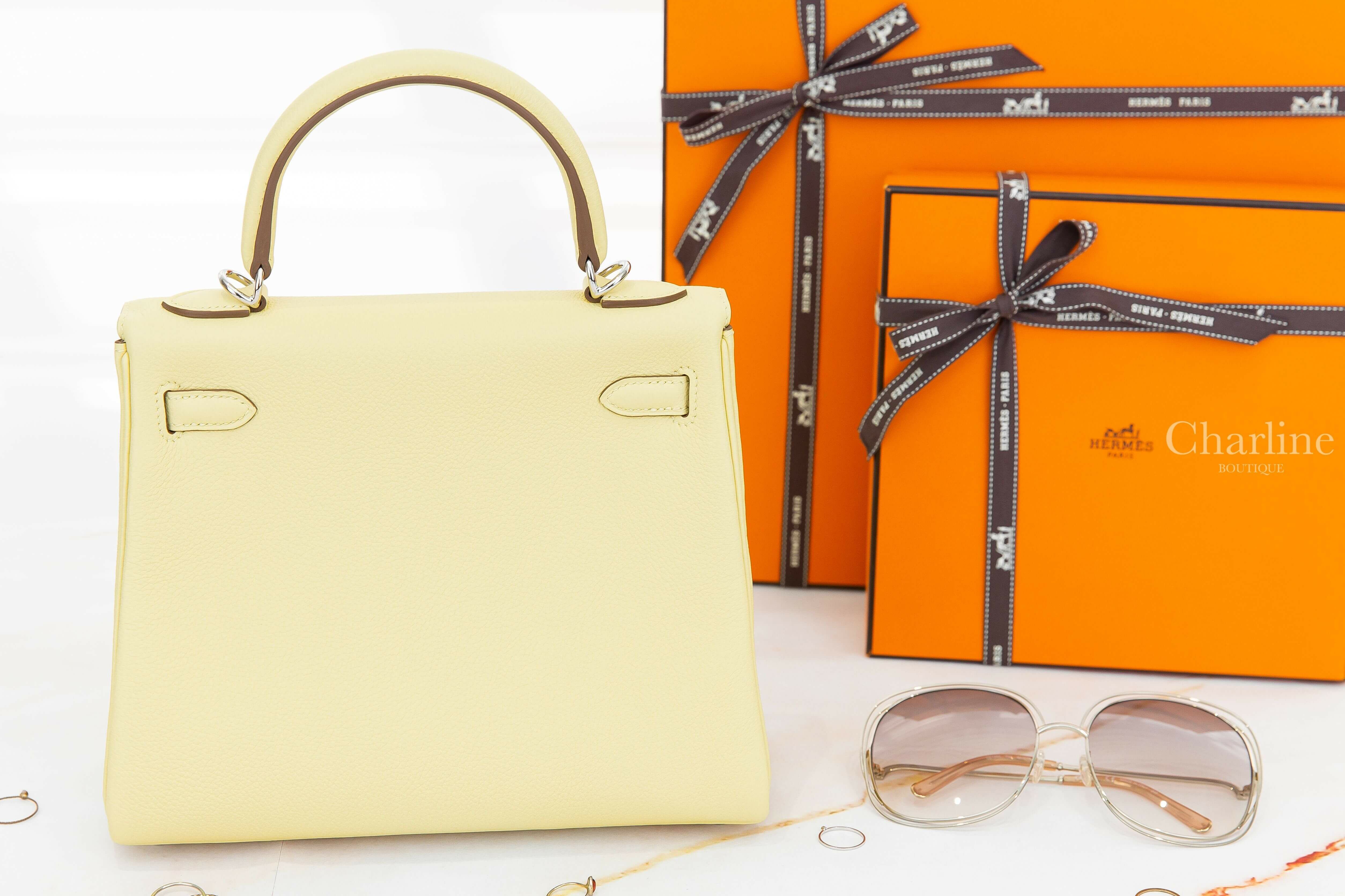 Hermès Kelly 25cm 1Z Jaune Poussin Togo B刻小雞黃銀釦凱莉包-Charline Boutique 精品代購