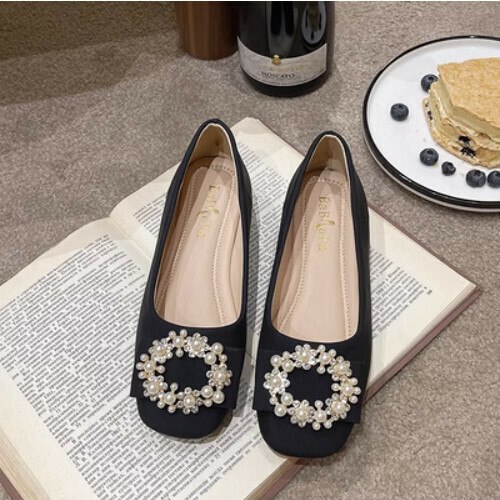 Flat pearl slip-on shoes