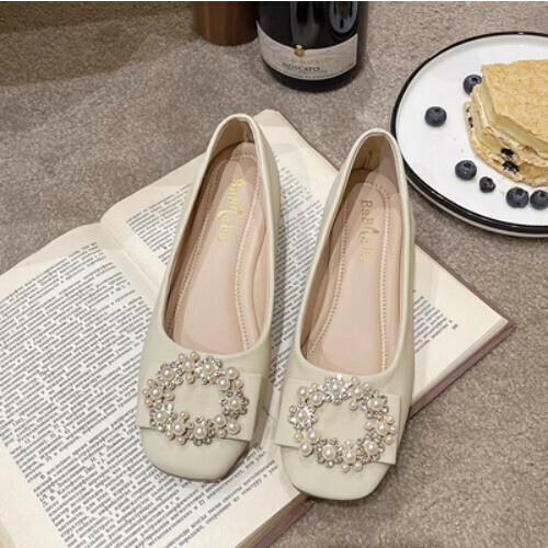 Flat pearl slip-on shoes