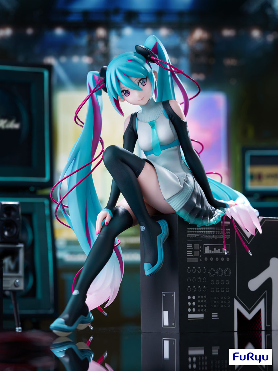 Hatsune Miku x MTV 1/7 Scale Figure