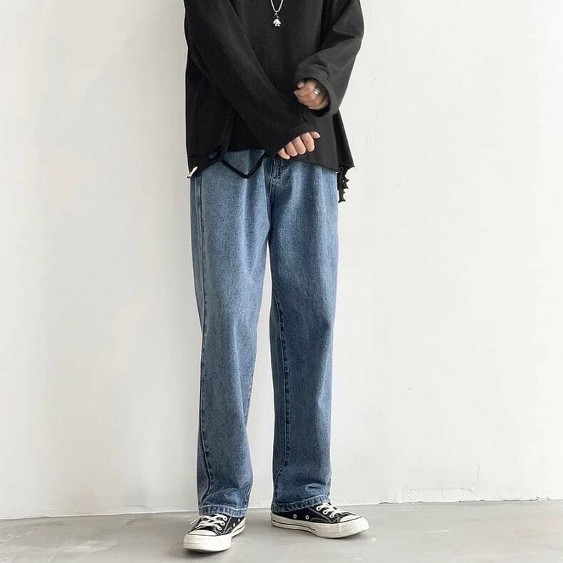 男模穿著極簡寬版牛仔長褲原色藍正面照