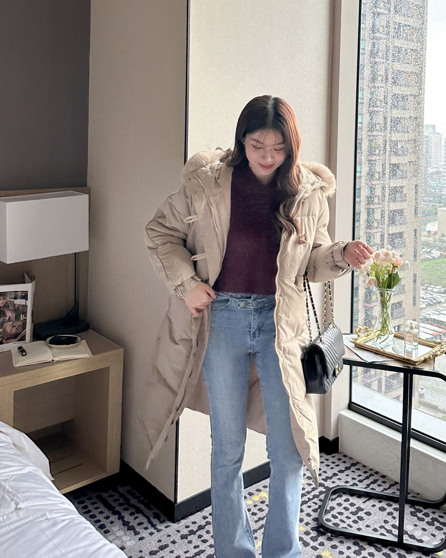 高顏值!!禦寒澎澎毛領長版修身皮革鉚釘羽絨棉外套-太妃卡