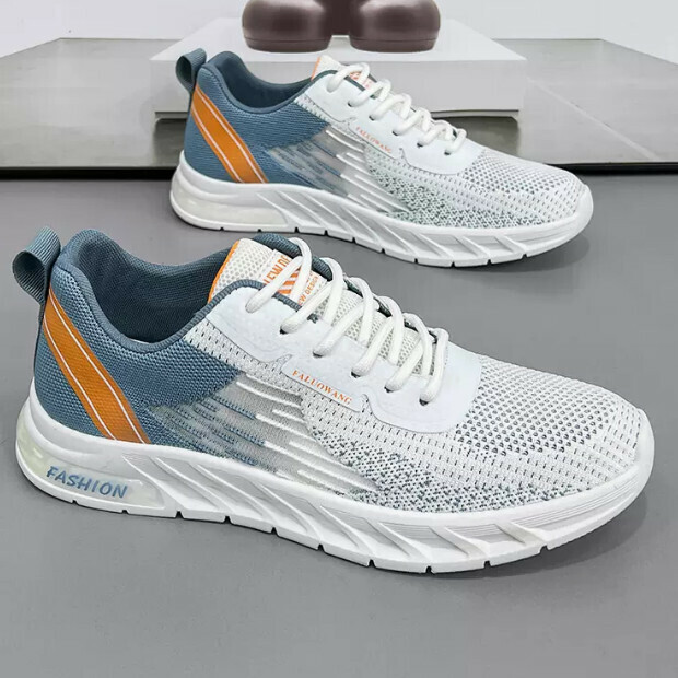Fashionable sports shoes