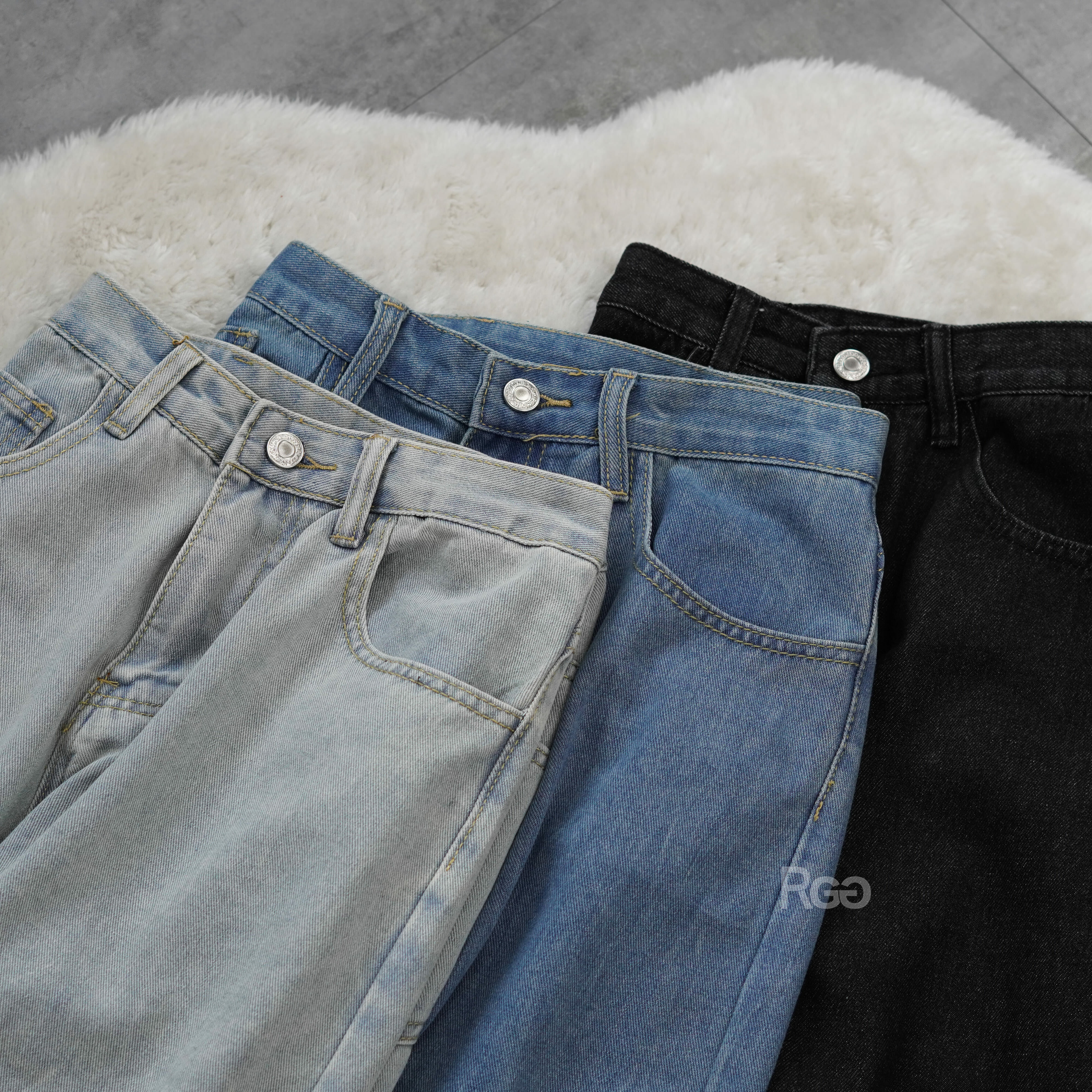 極簡寬版牛仔長褲商品照