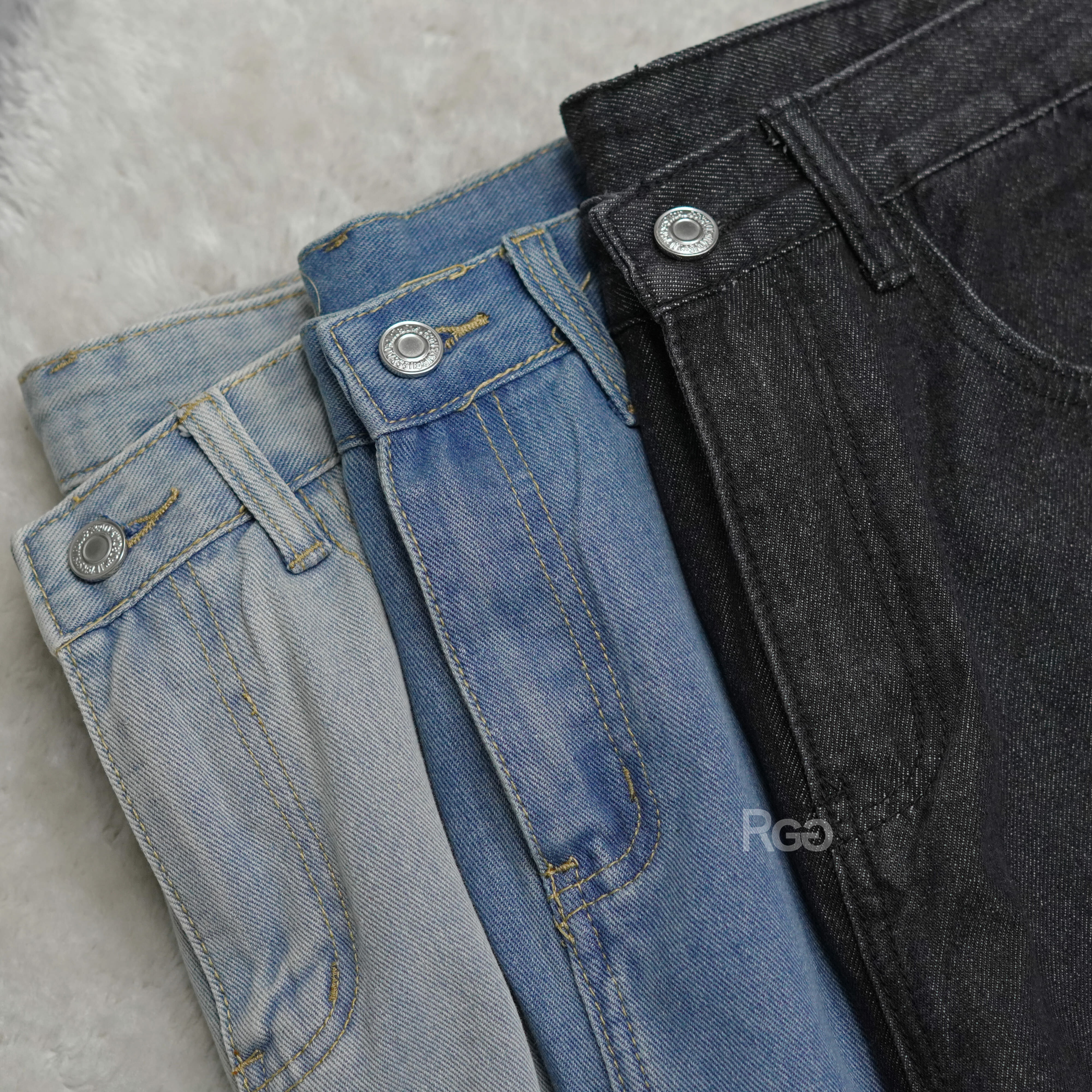 極簡寬版牛仔長褲細節照