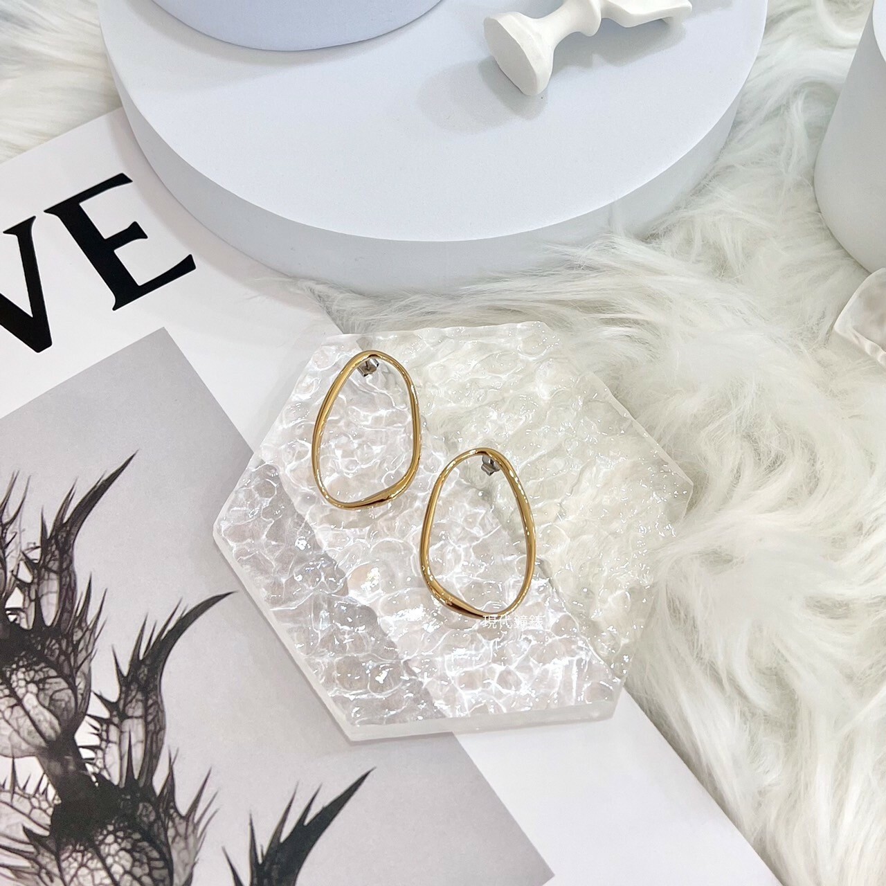 【Calvin Klein】CK飾品 不規則圓穿式耳環CKF35000451 現代鐘錶