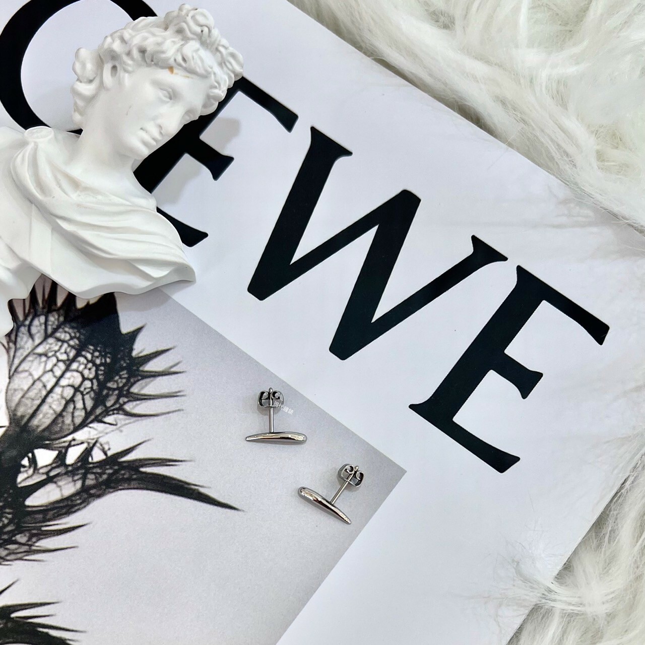 【Calvin Klein】CK飾品-橫常水滴穿式耳環CKF35000344 現代鐘錶