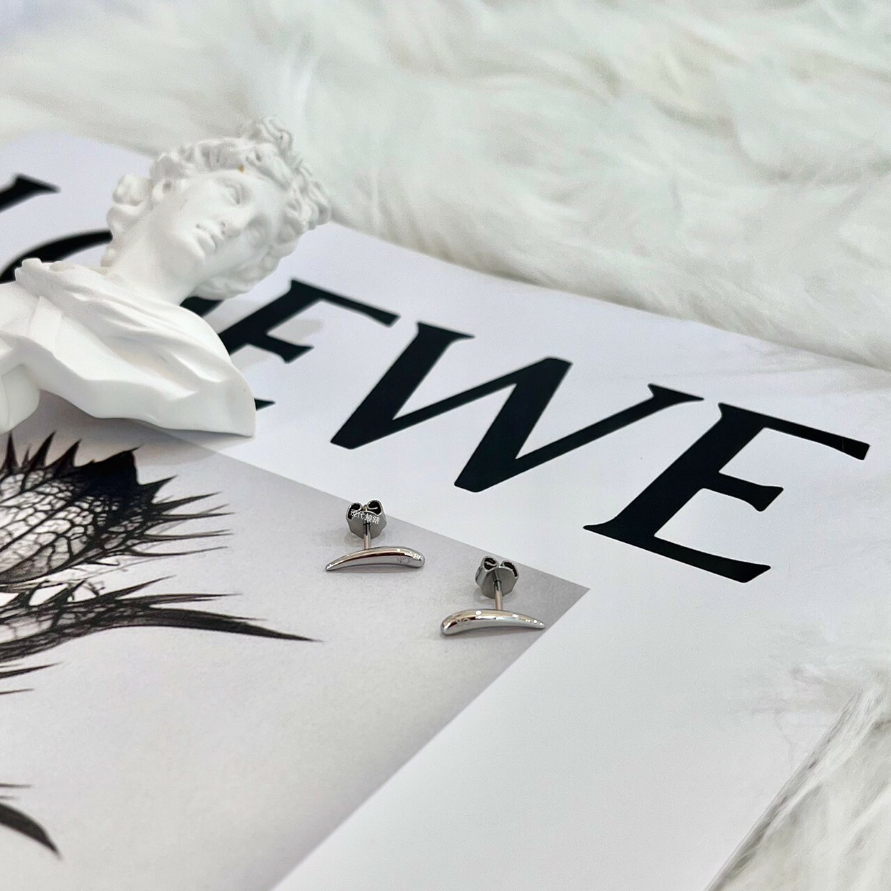 【Calvin Klein】CK飾品-橫常水滴穿式耳環CKF35000344 現代鐘錶