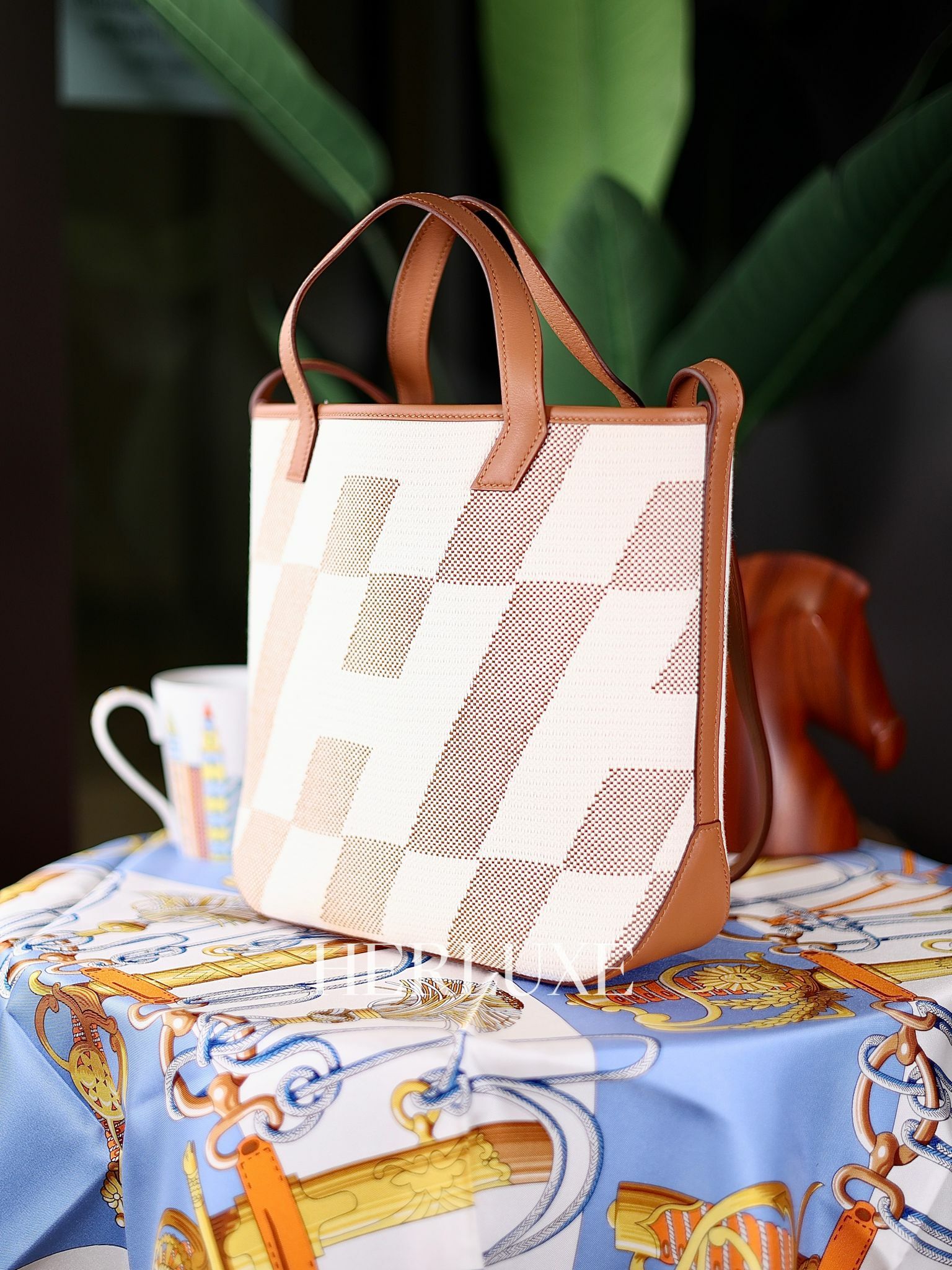 Cabas H 27 37 gold canvas