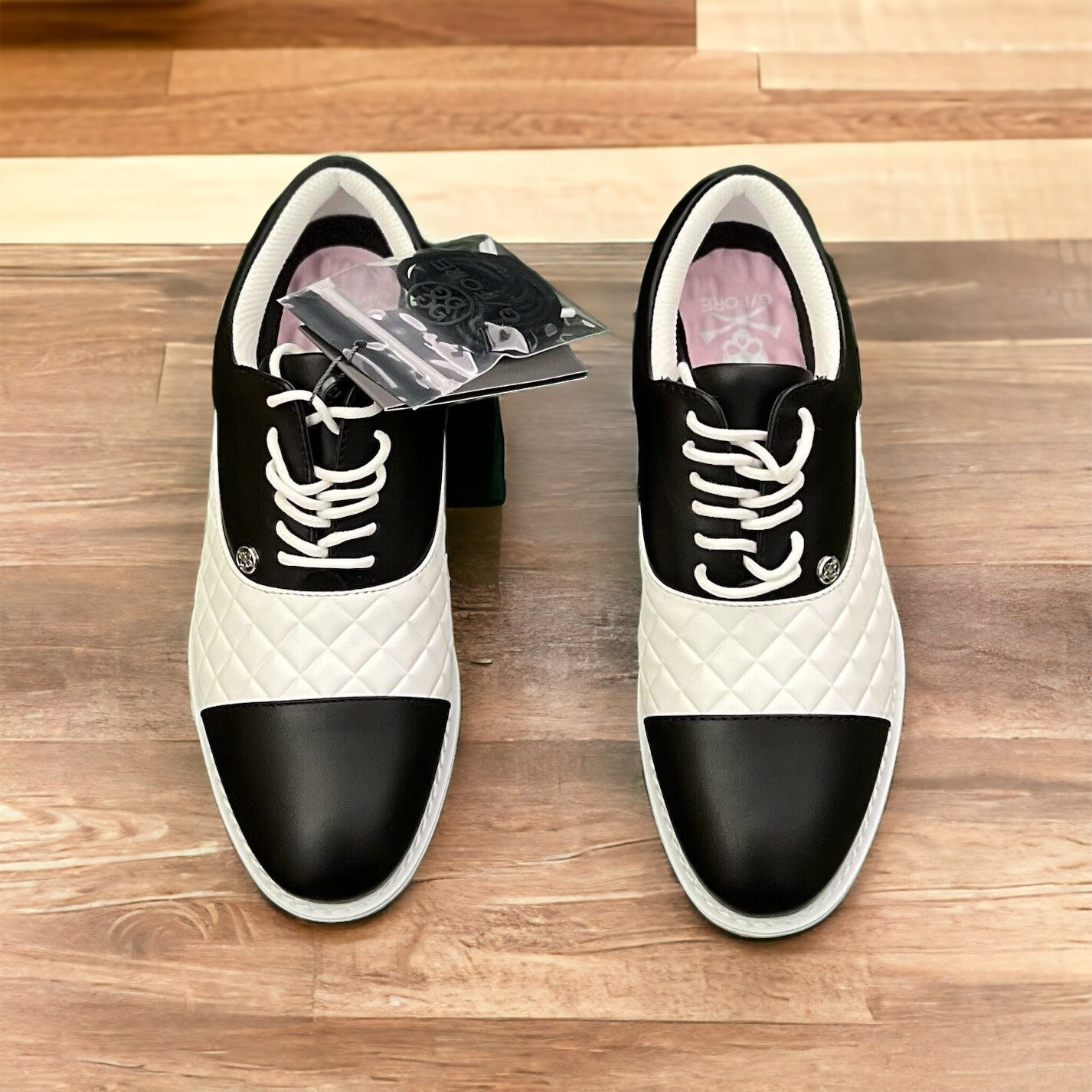 女【 現貨】GFore 正品折扣/Women's Quilted Cap Toe Gallivanter Golf Shoes - Onyx/Snow/熱銷款軟釘 牛津鞋 高爾夫球鞋/30237GF