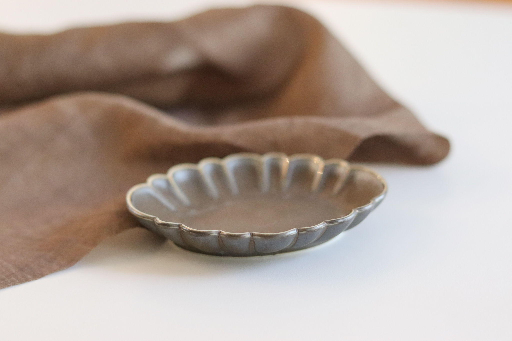 日本 美濃燒 鎏金 橢圓菊形 豆皿