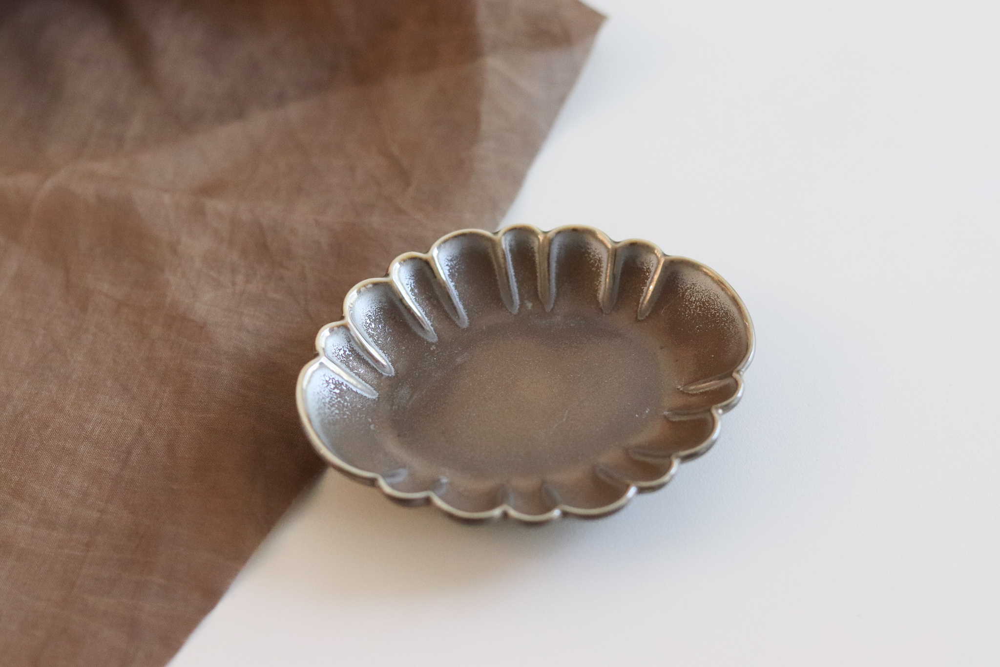 日本 美濃燒 鎏金 橢圓菊形 豆皿