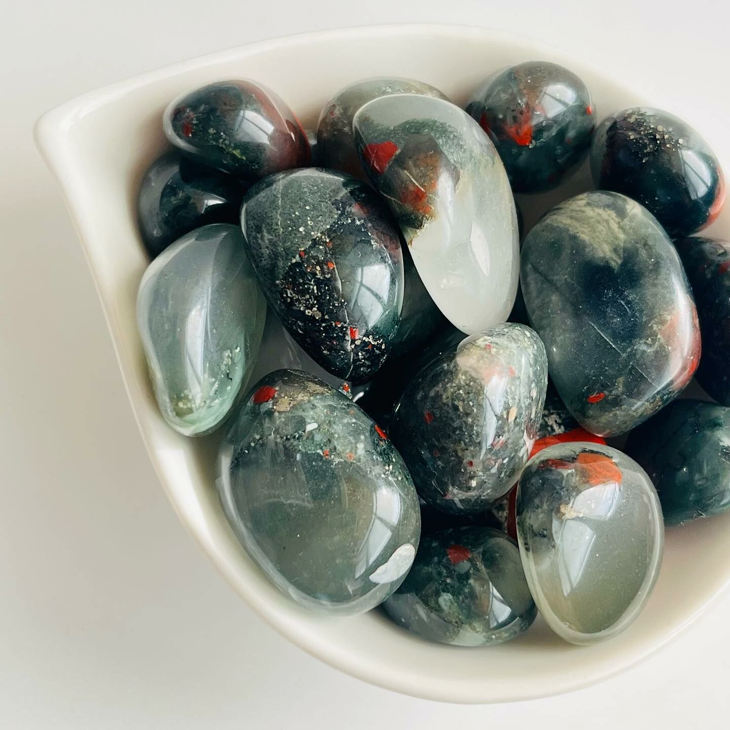 [原石] 非洲龍血石 水晶滾石