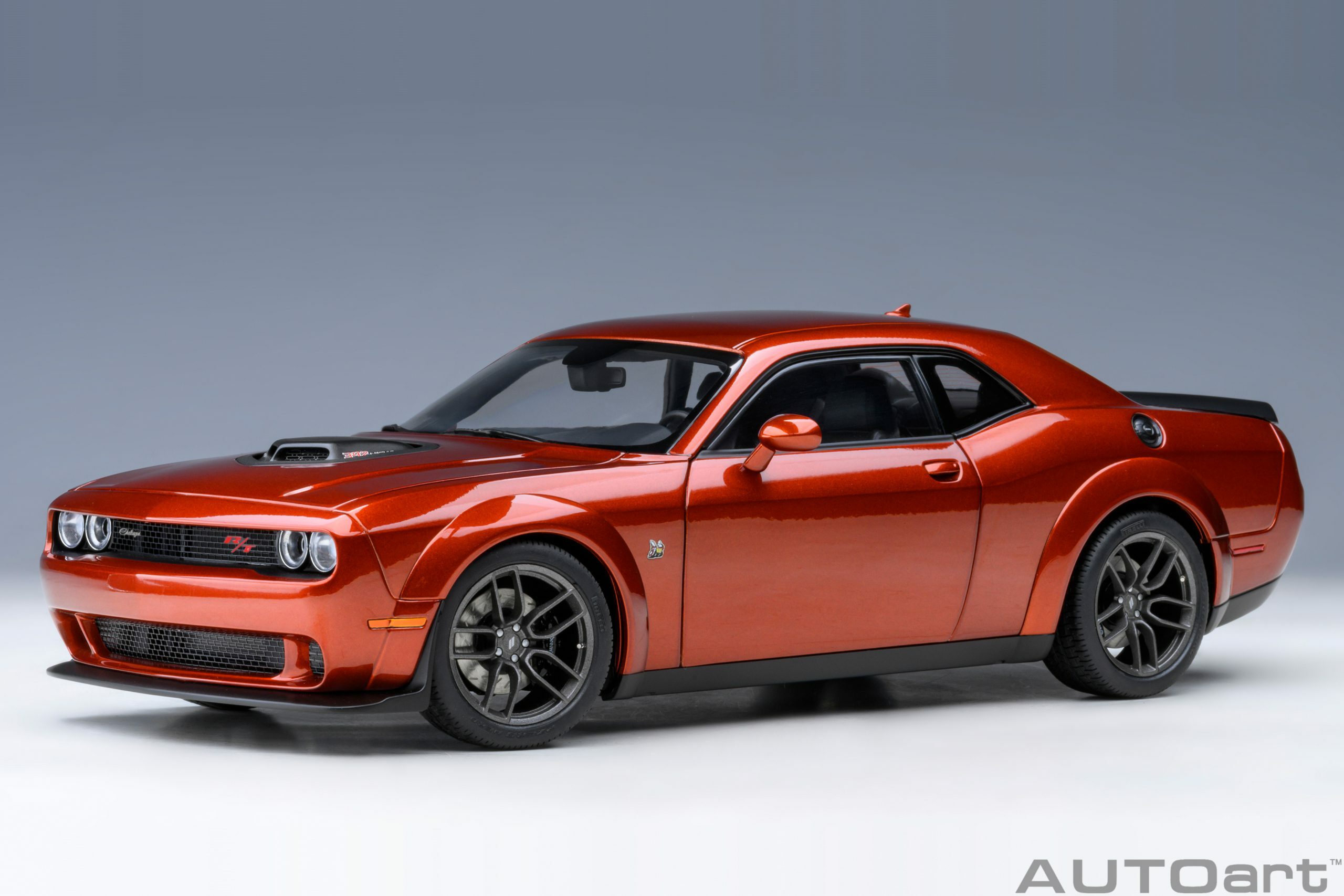 1/18 AUTOART Dodge Challenger R/T Scat Pack Shaker Widebody 2022 (Sinamon Stick) (71773)