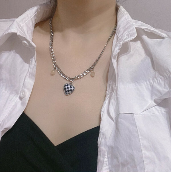 棋盤格愛心吊墜頸鏈