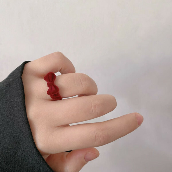 Red silk silk open mouth finger ring