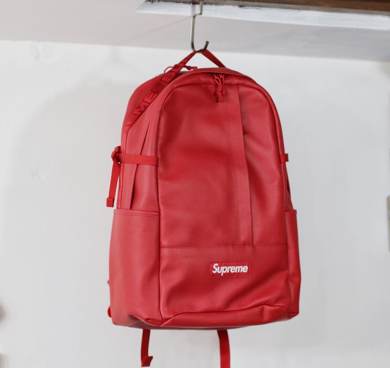 Supreme FW23 Leather Backpack 紅色牛皮