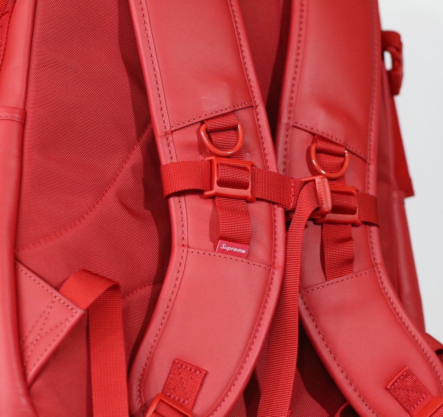 Supreme FW23 Leather Backpack 紅色牛皮